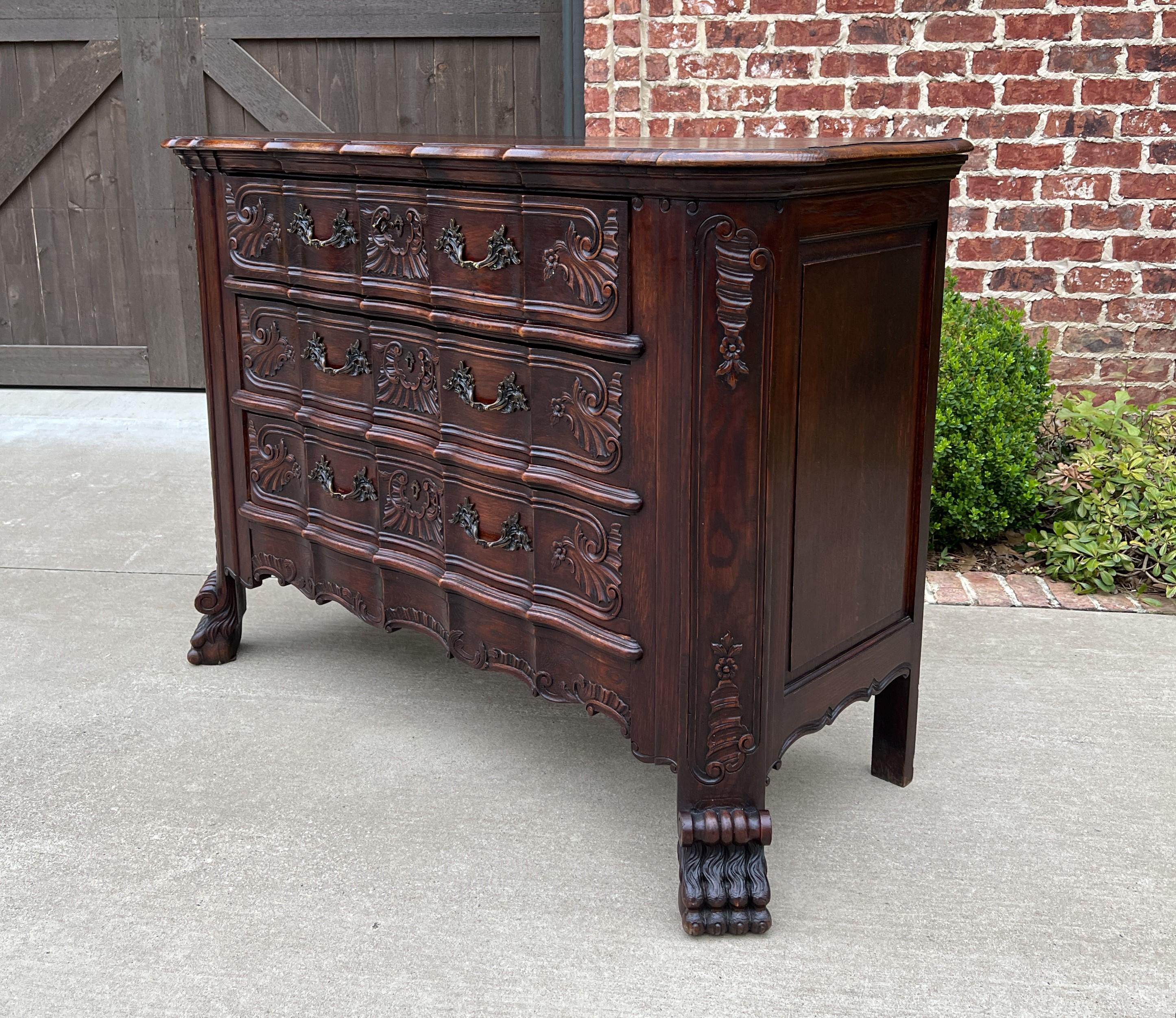 Antique French Chest of Drawers Cabinet 3-Drawer Serpentine Carved Oak w Key For Sale 6