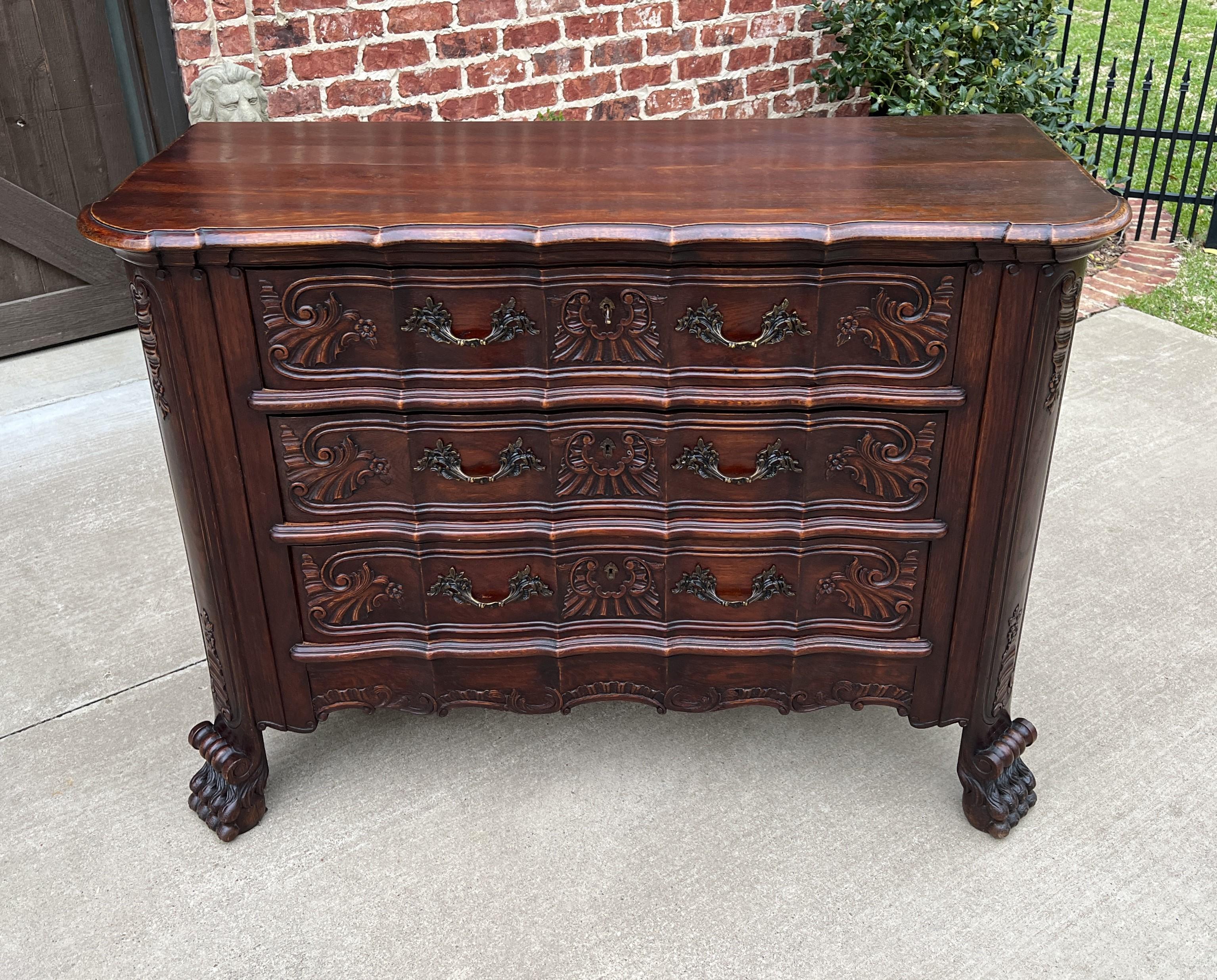 Antique French Chest of Drawers Cabinet 3-Drawer Serpentine Carved Oak w Key For Sale 7