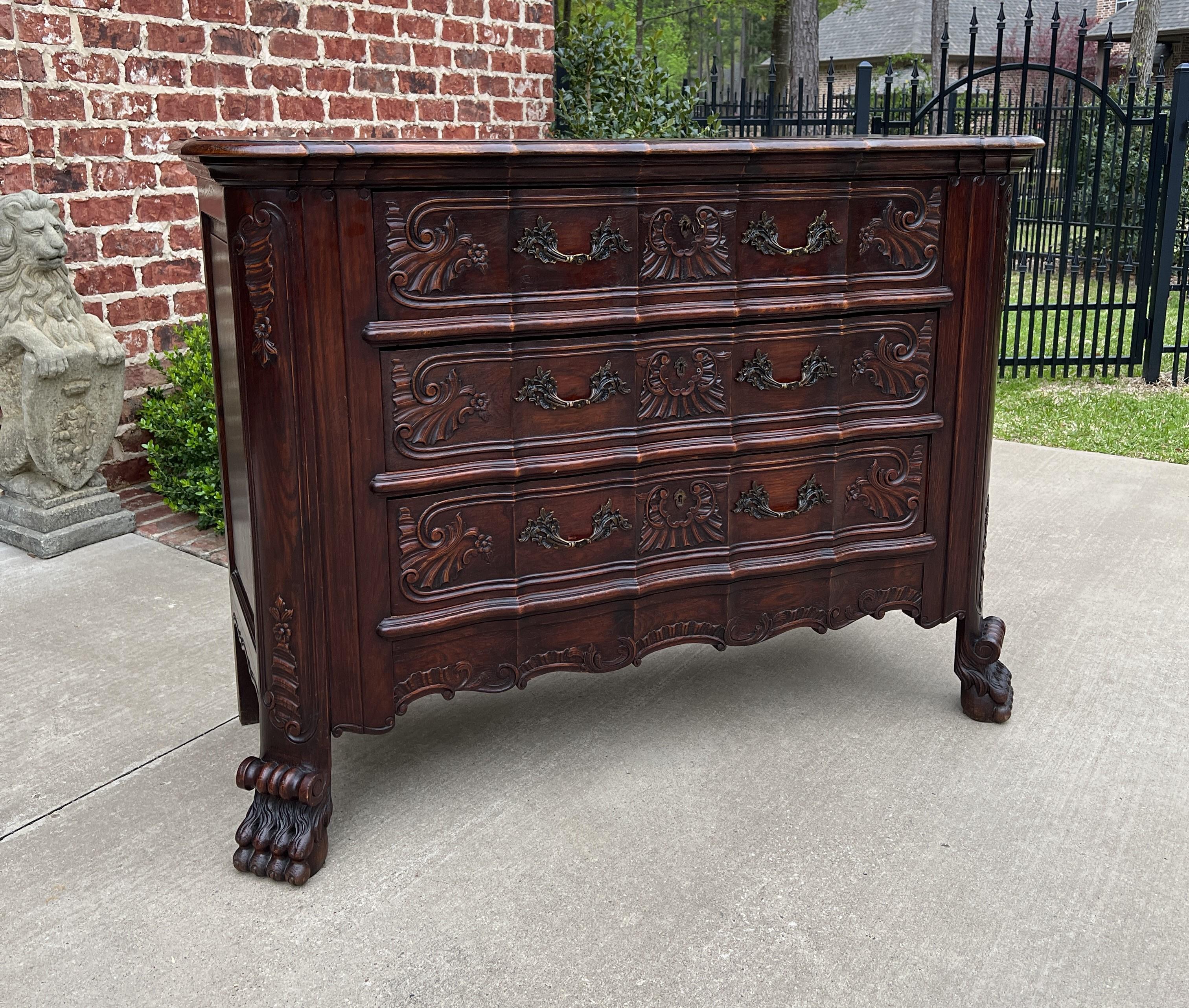 Antique French Chest of Drawers Cabinet 3-Drawer Serpentine Carved Oak w Key For Sale 8