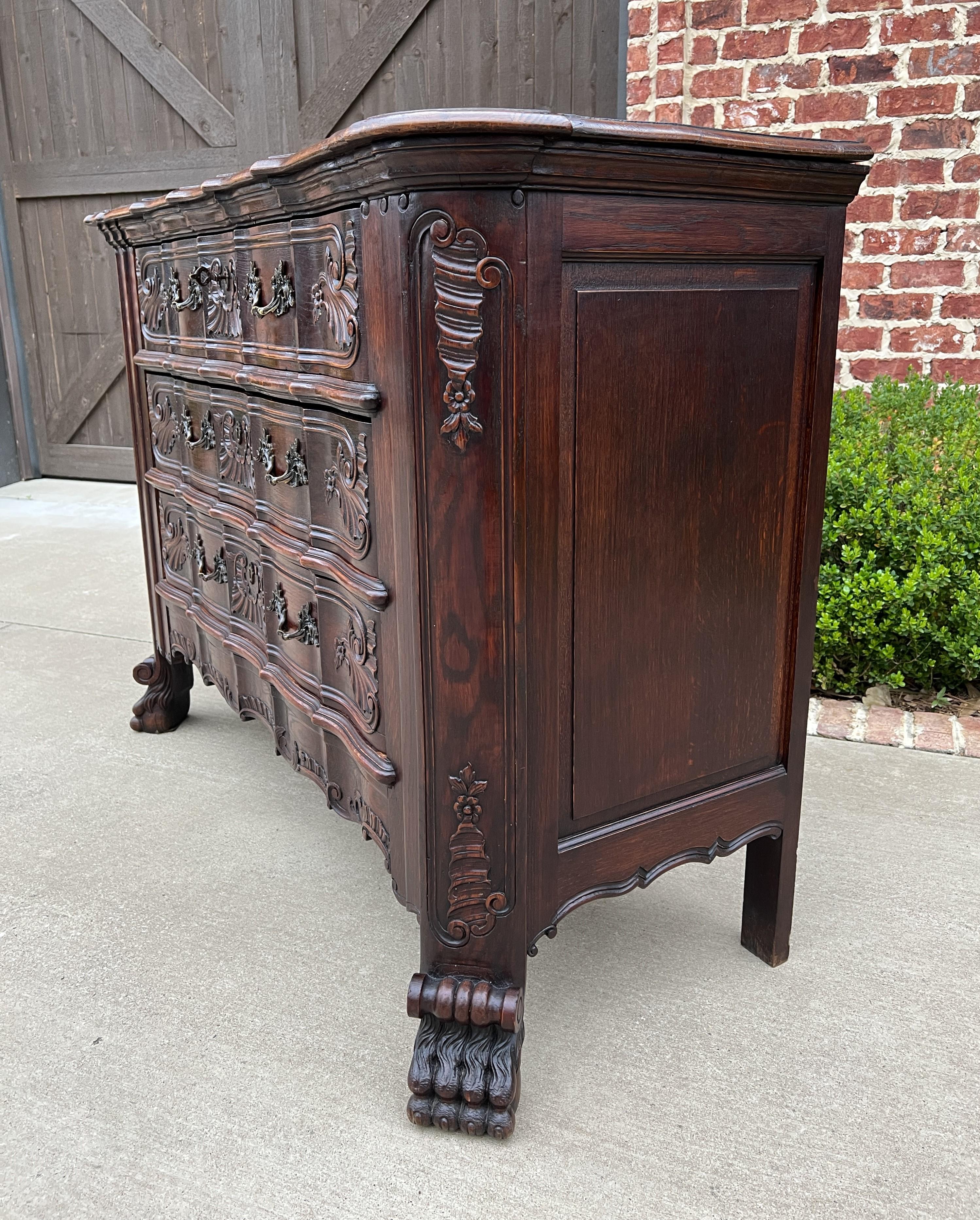 Antique French Chest of Drawers Cabinet 3-Drawer Serpentine Carved Oak w Key For Sale 10