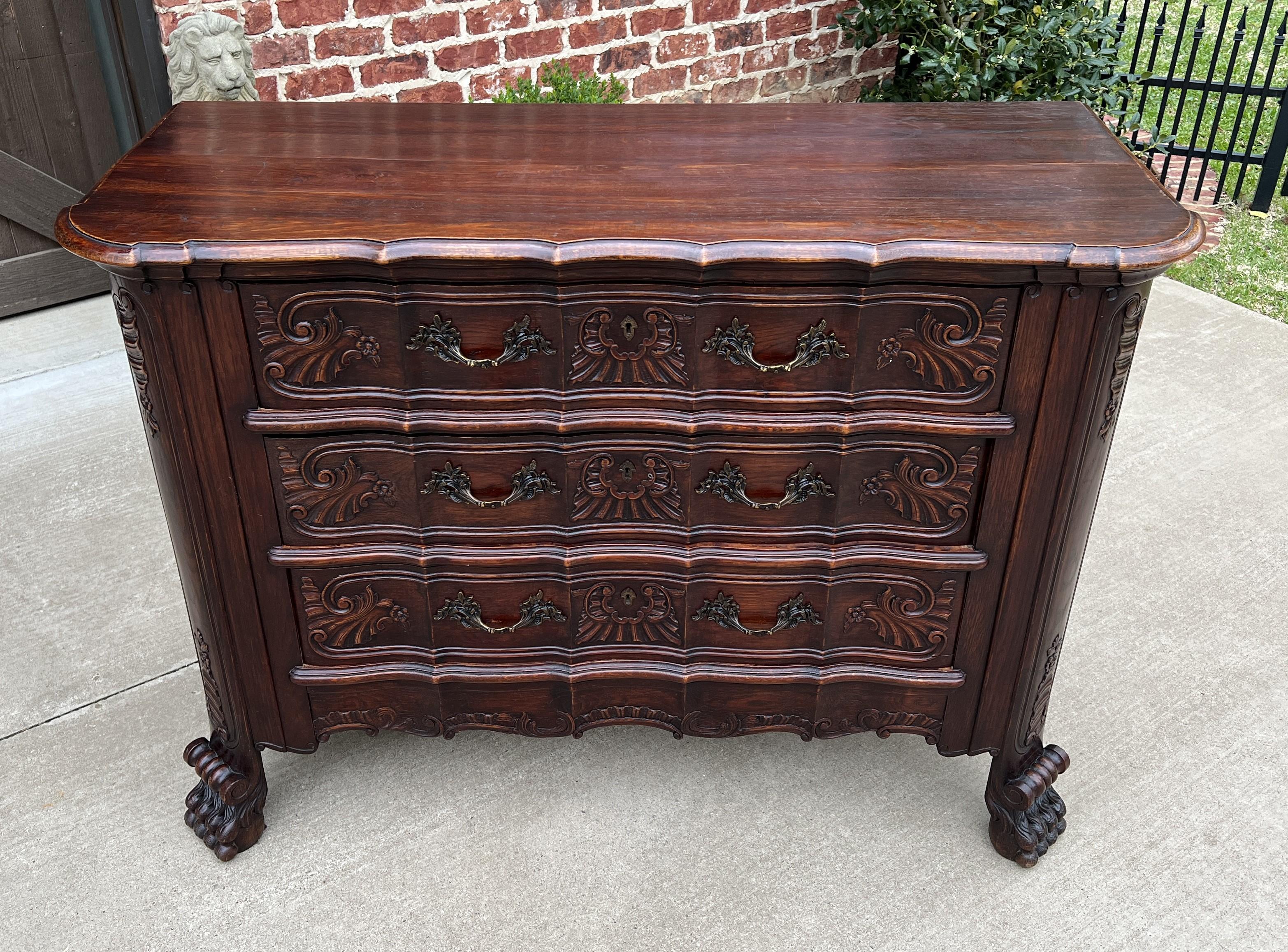 Antique French Chest of Drawers Cabinet 3-Drawer Serpentine Carved Oak w Key For Sale 1