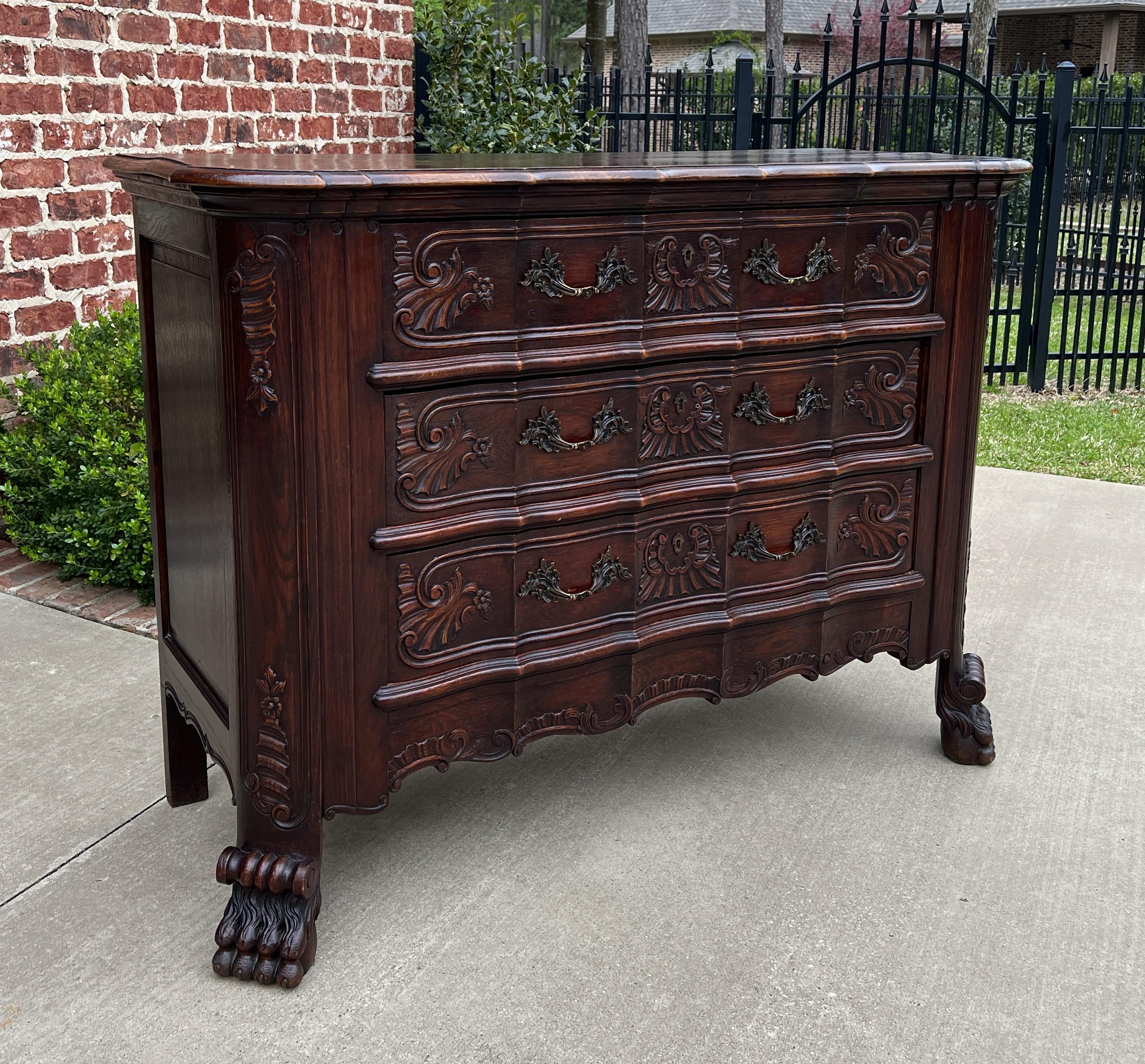Antique French Chest of Drawers Cabinet 3-Drawer Serpentine Carved Oak w Key For Sale 2