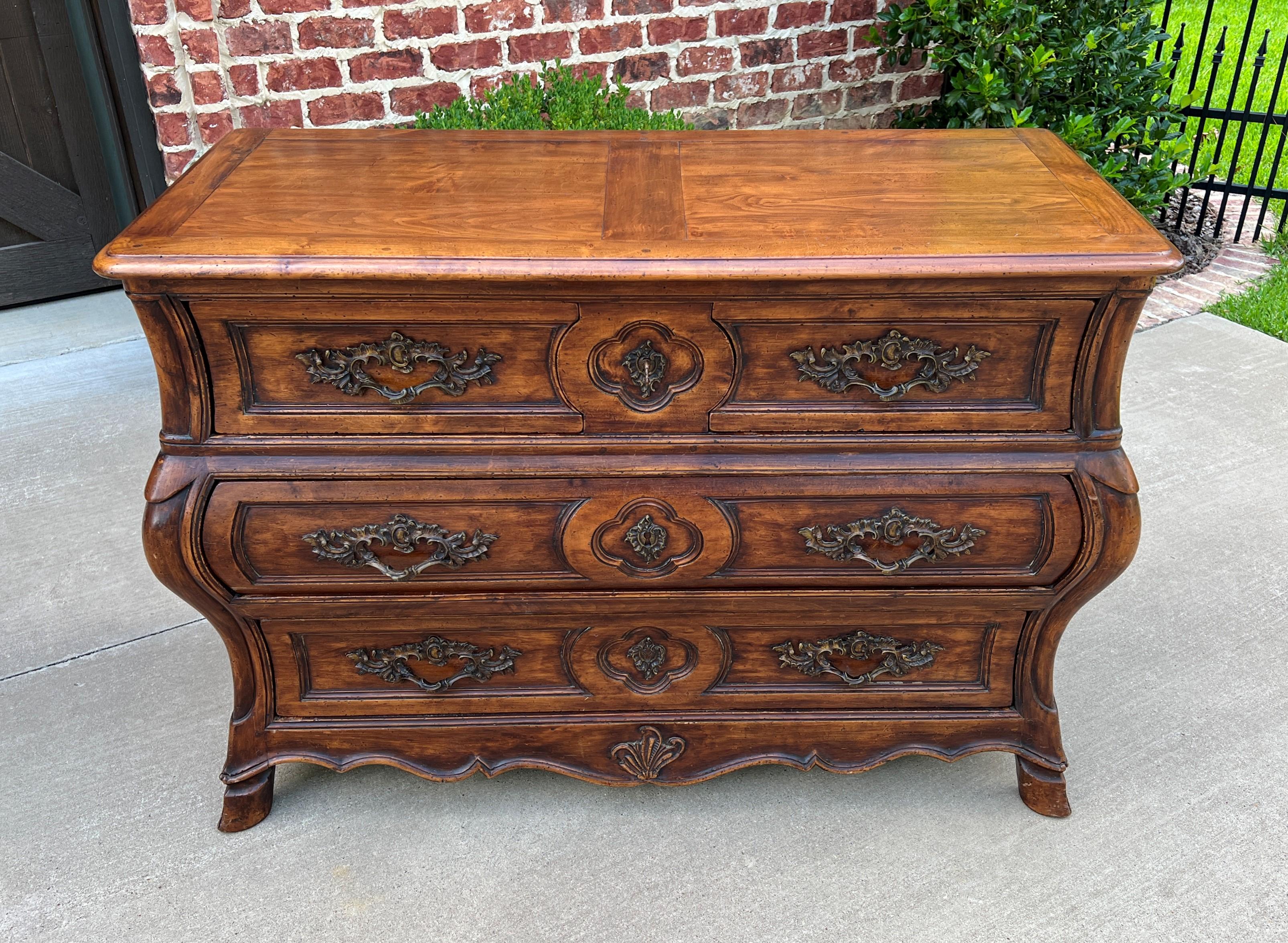 Antique French Chest of Drawers Commode Bombe Carved Walnut Louis XV 19th C For Sale 10