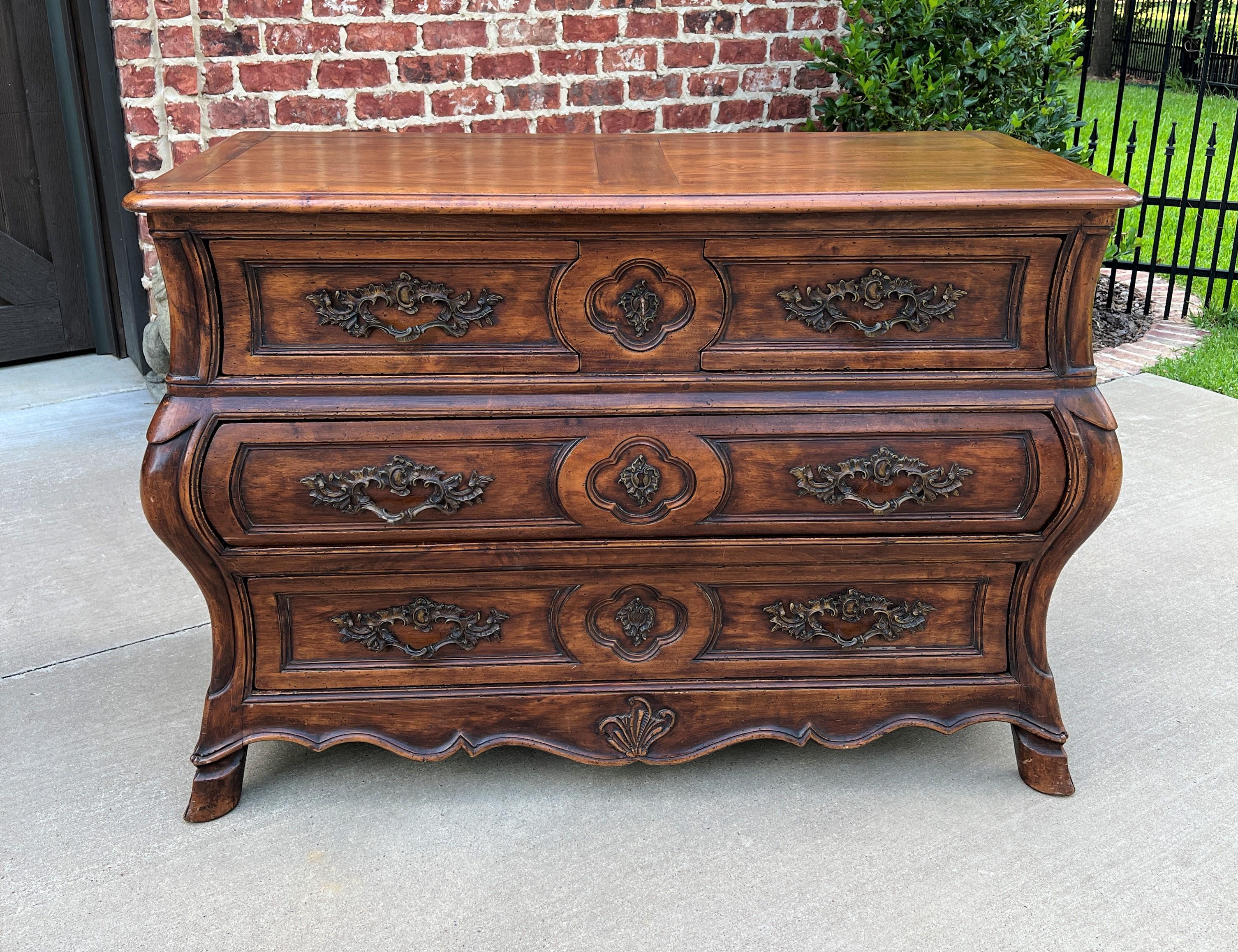 Antique French Chest of Drawers Commode Bombe Carved Walnut Louis XV 19th C For Sale 11