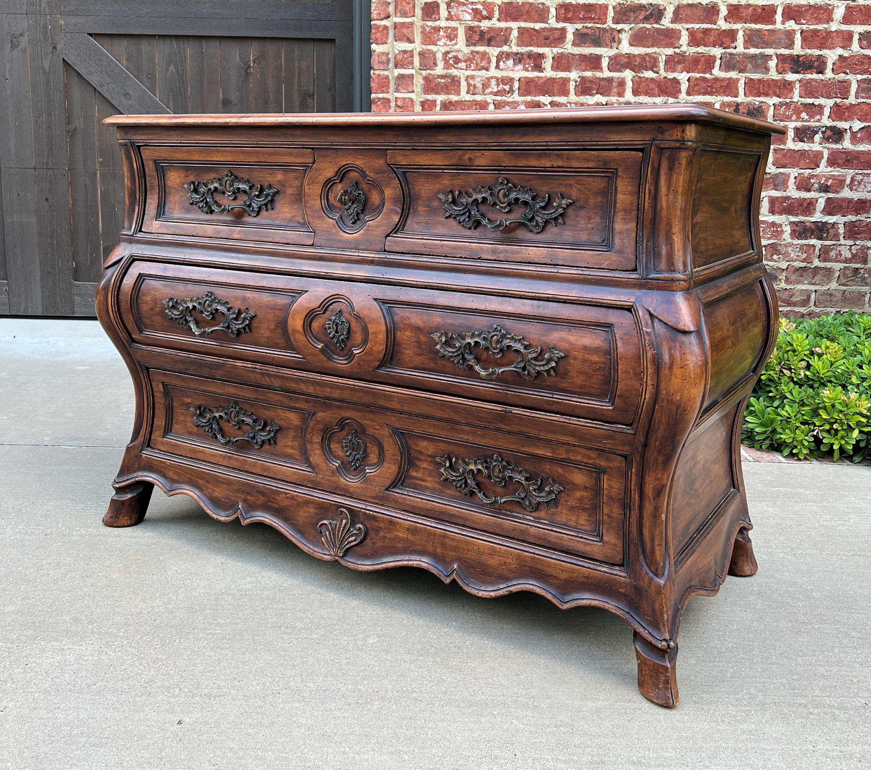 Antique French Chest of Drawers Commode Bombe Carved Walnut Louis XV 19th C For Sale 2