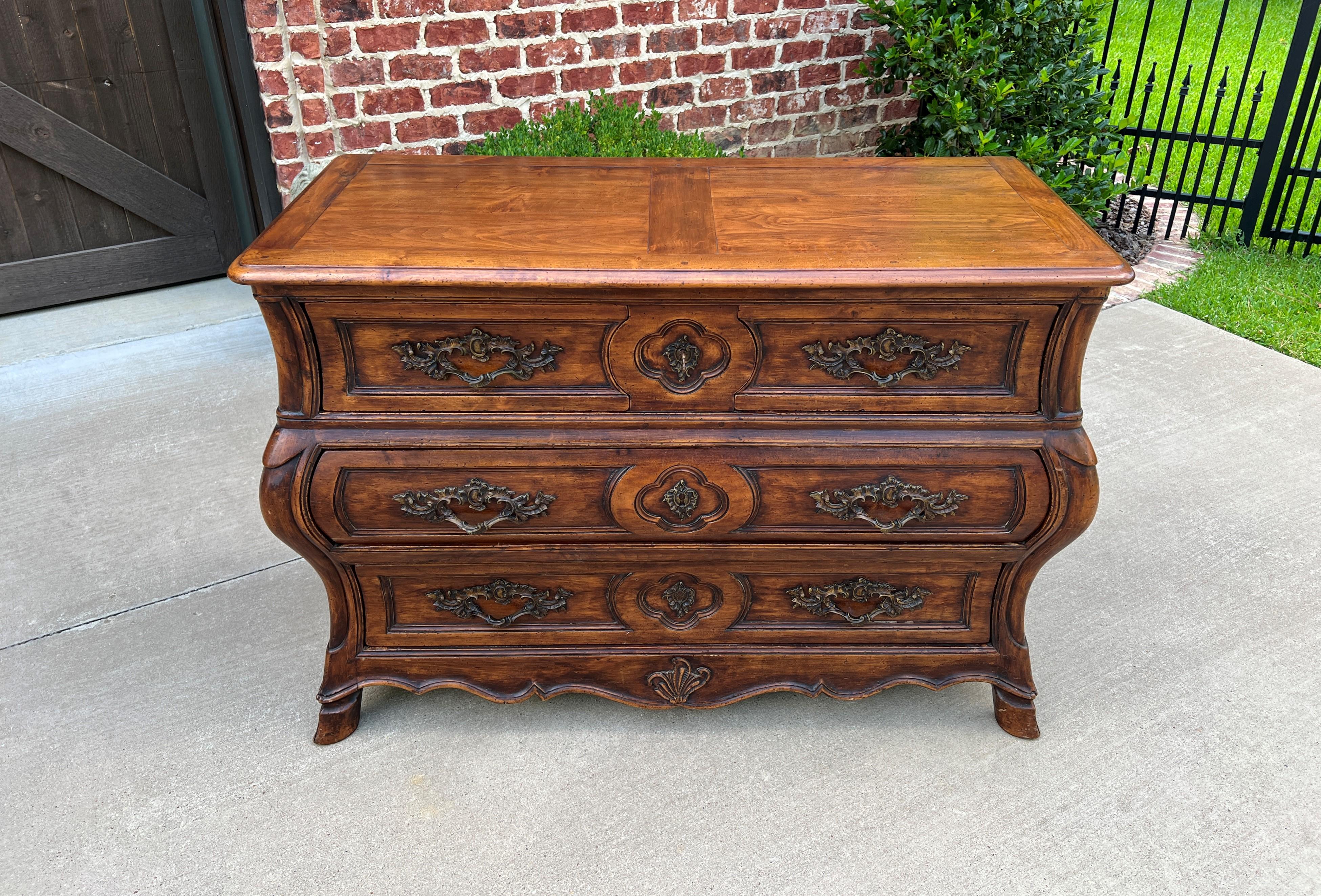 Antique French Chest of Drawers Commode Bombe Carved Walnut Louis XV 19th C For Sale 5