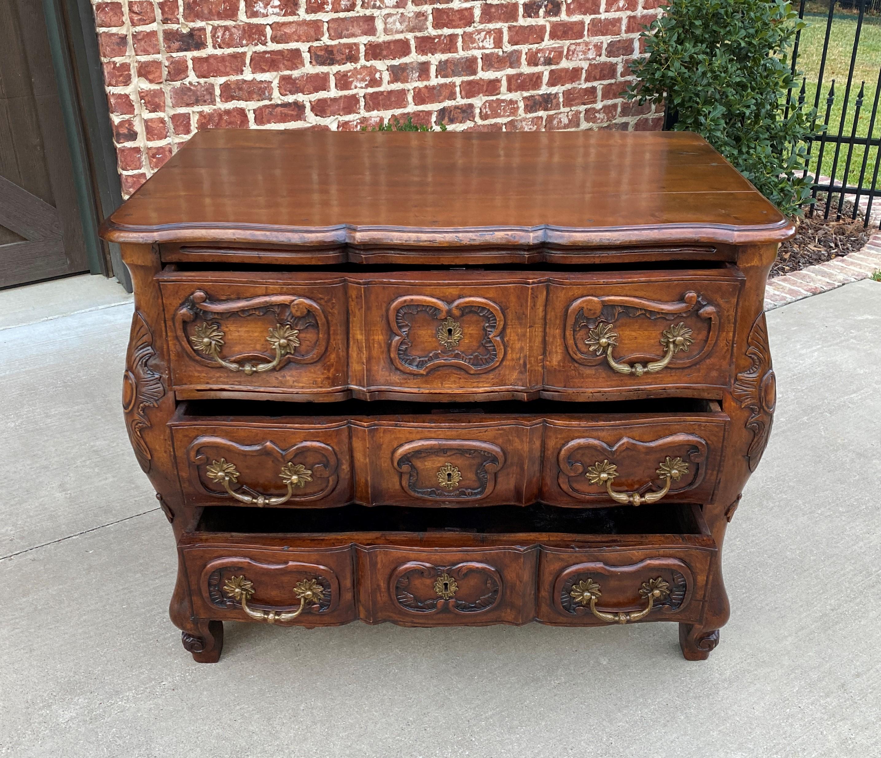 Antique French Chest of Drawers Commode Bombe Louis XV Cabinet Walnut 18th C 4