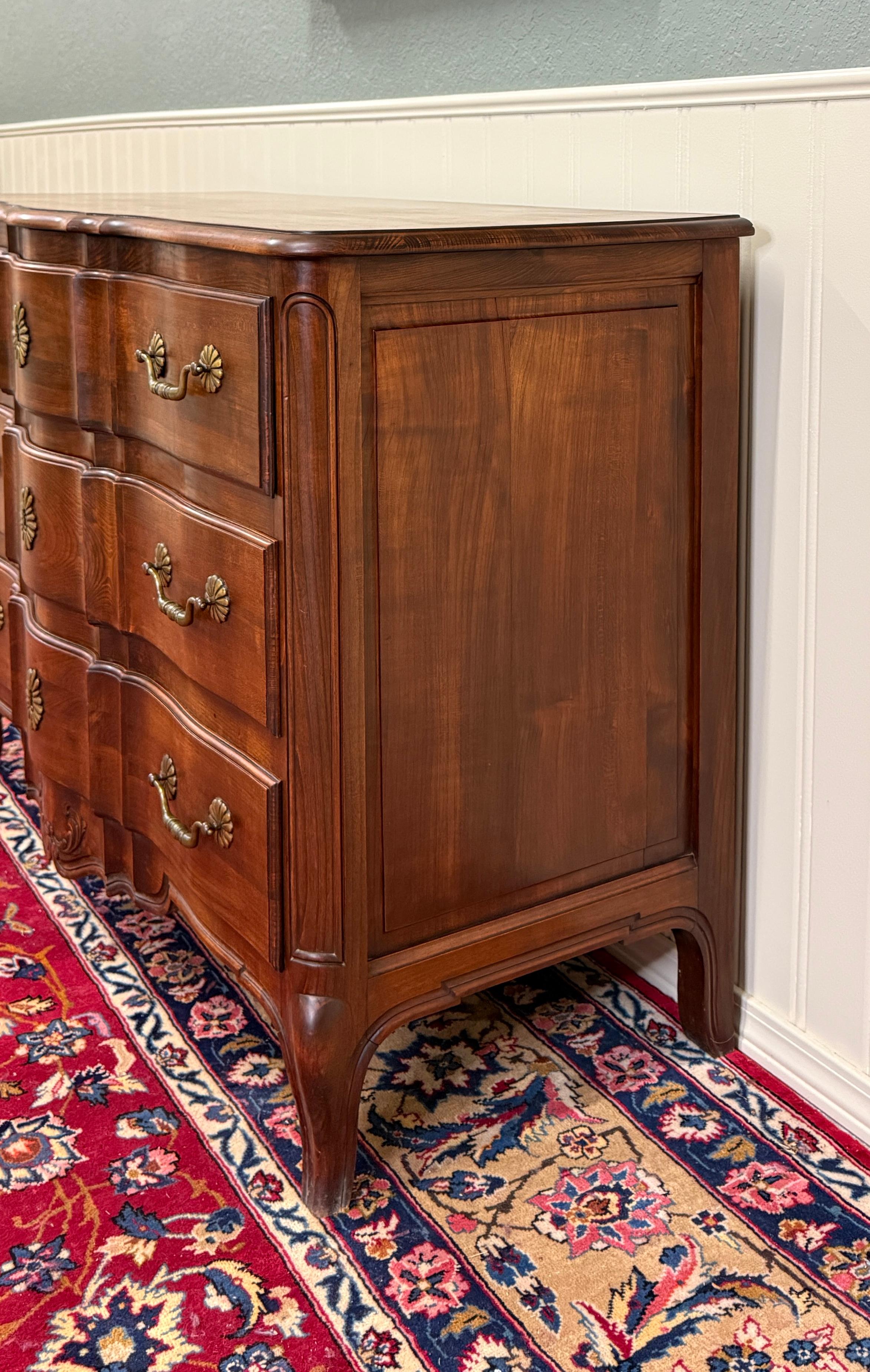 Antique French Chest of Drawers Commode Serpentine Carved Oak Louis XV c.1930s For Sale 6