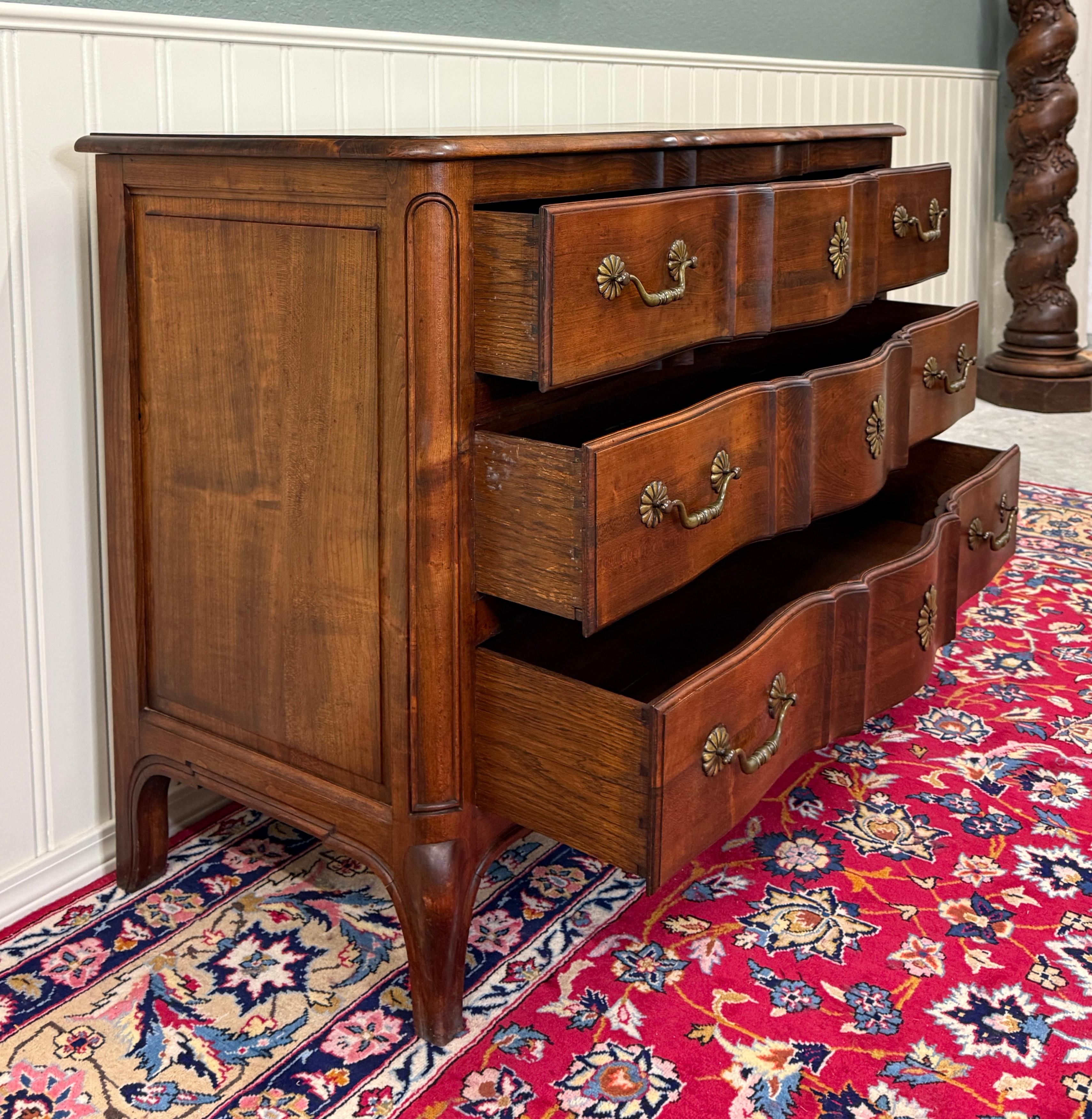 Antique French Chest of Drawers Commode Serpentine Carved Oak Louis XV c.1930s For Sale 10