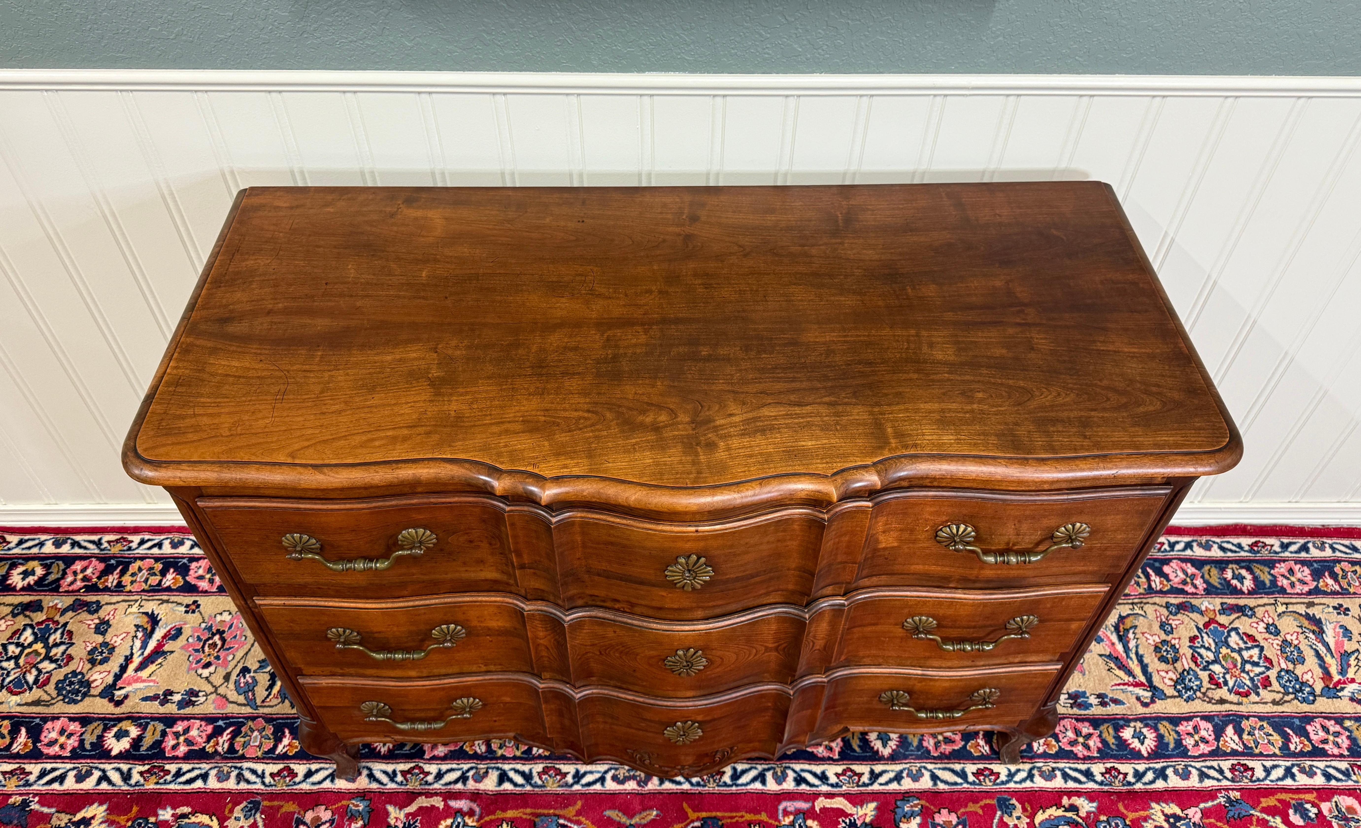 Antique French Chest of Drawers Commode Serpentine Carved Oak Louis XV c.1930s For Sale 12