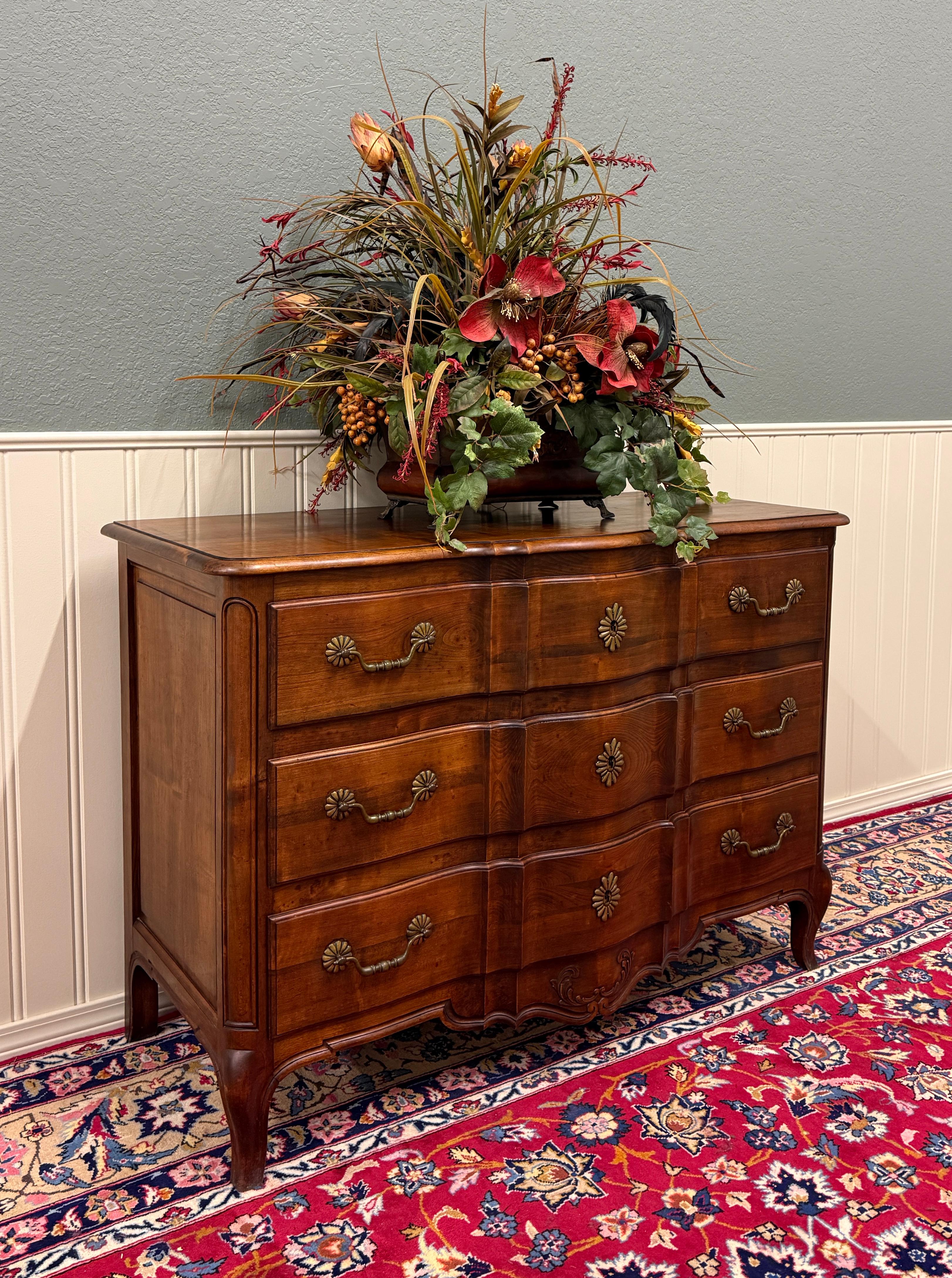 Antique French Chest of Drawers Commode Serpentine Carved Oak Louis XV c.1930s For Sale 15