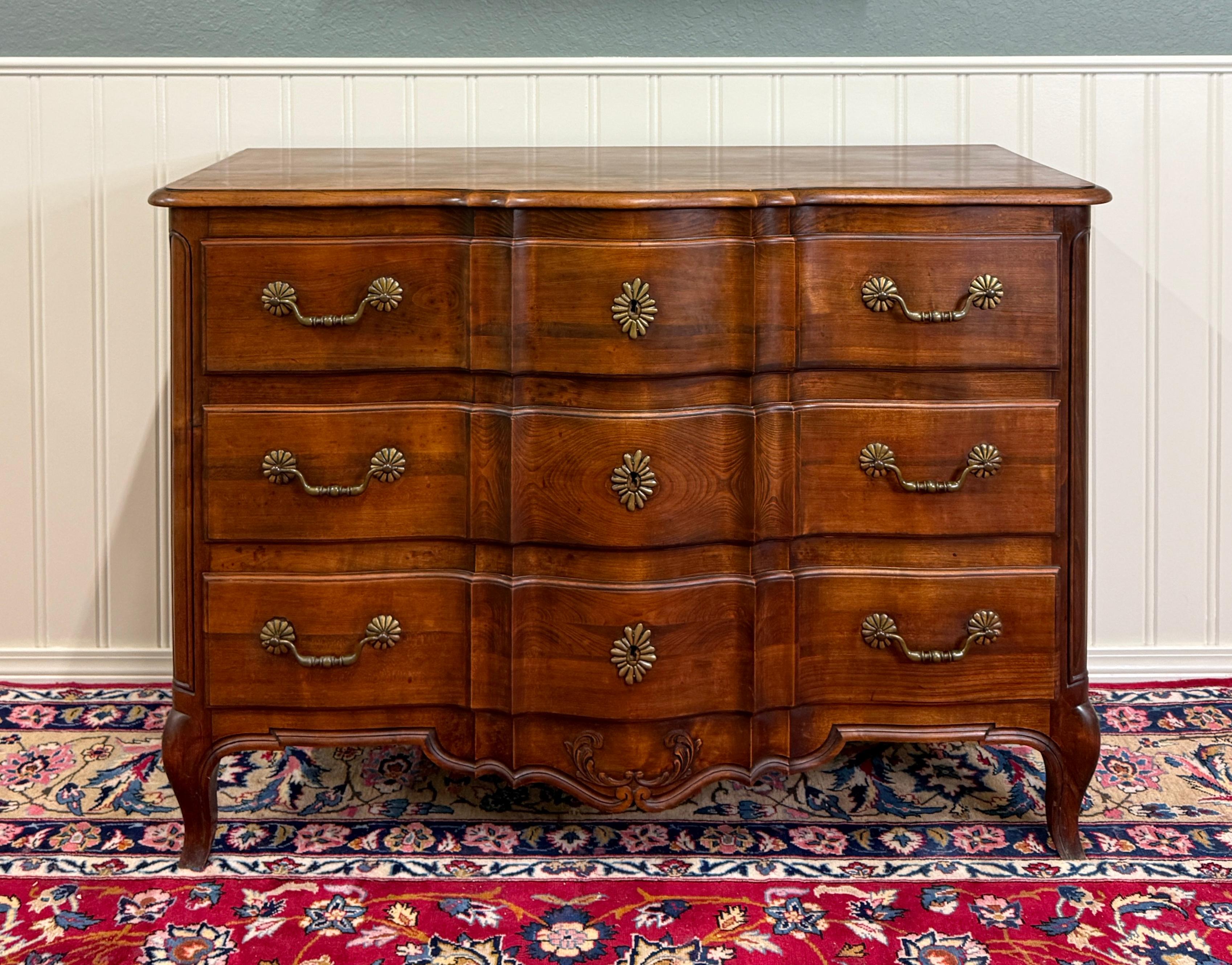 Antique French Chest of Drawers Commode Serpentine Carved Oak Louis XV c.1930s For Sale 1