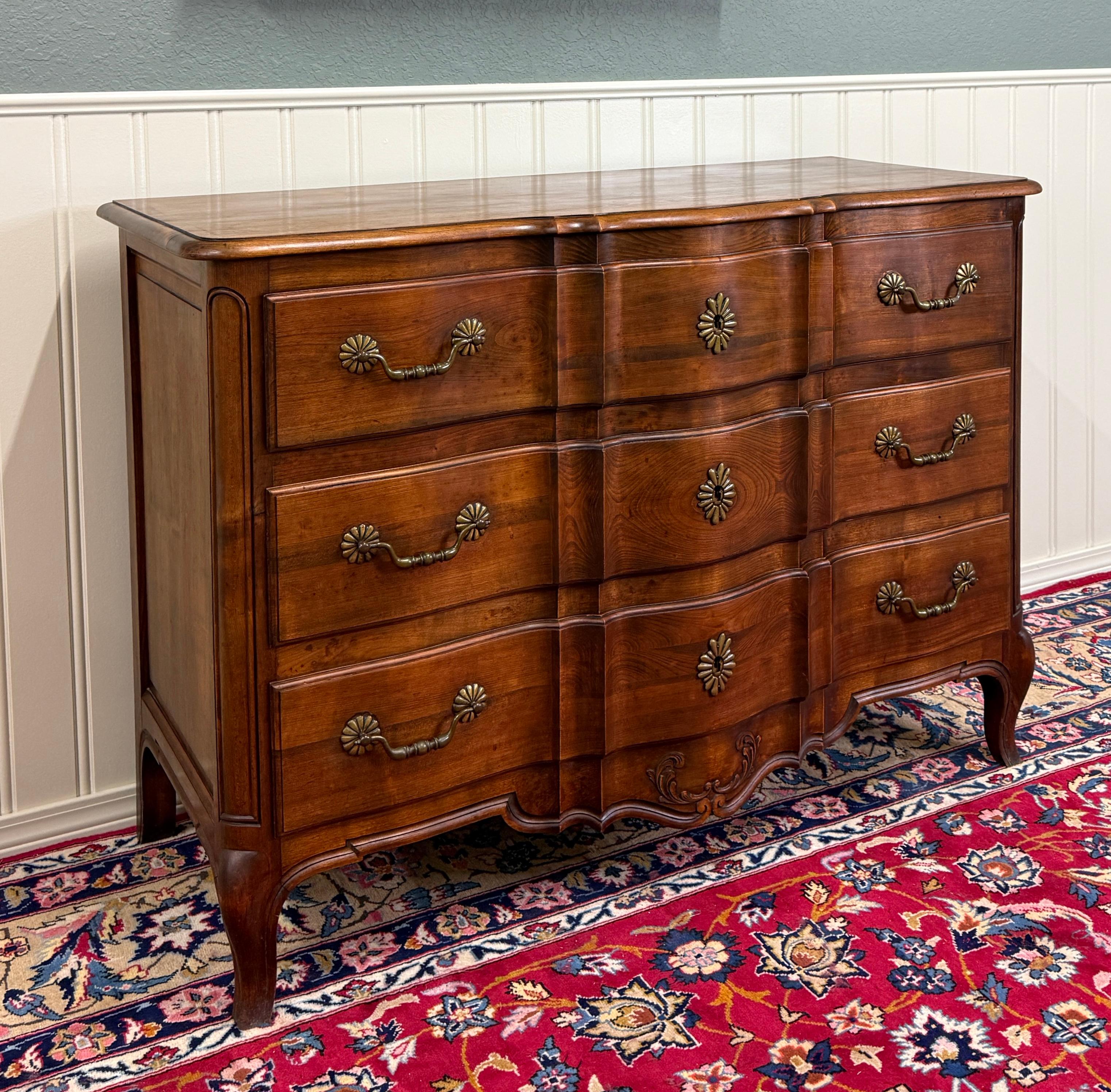 Antique French Chest of Drawers Commode Serpentine Carved Oak Louis XV c.1930s For Sale 2