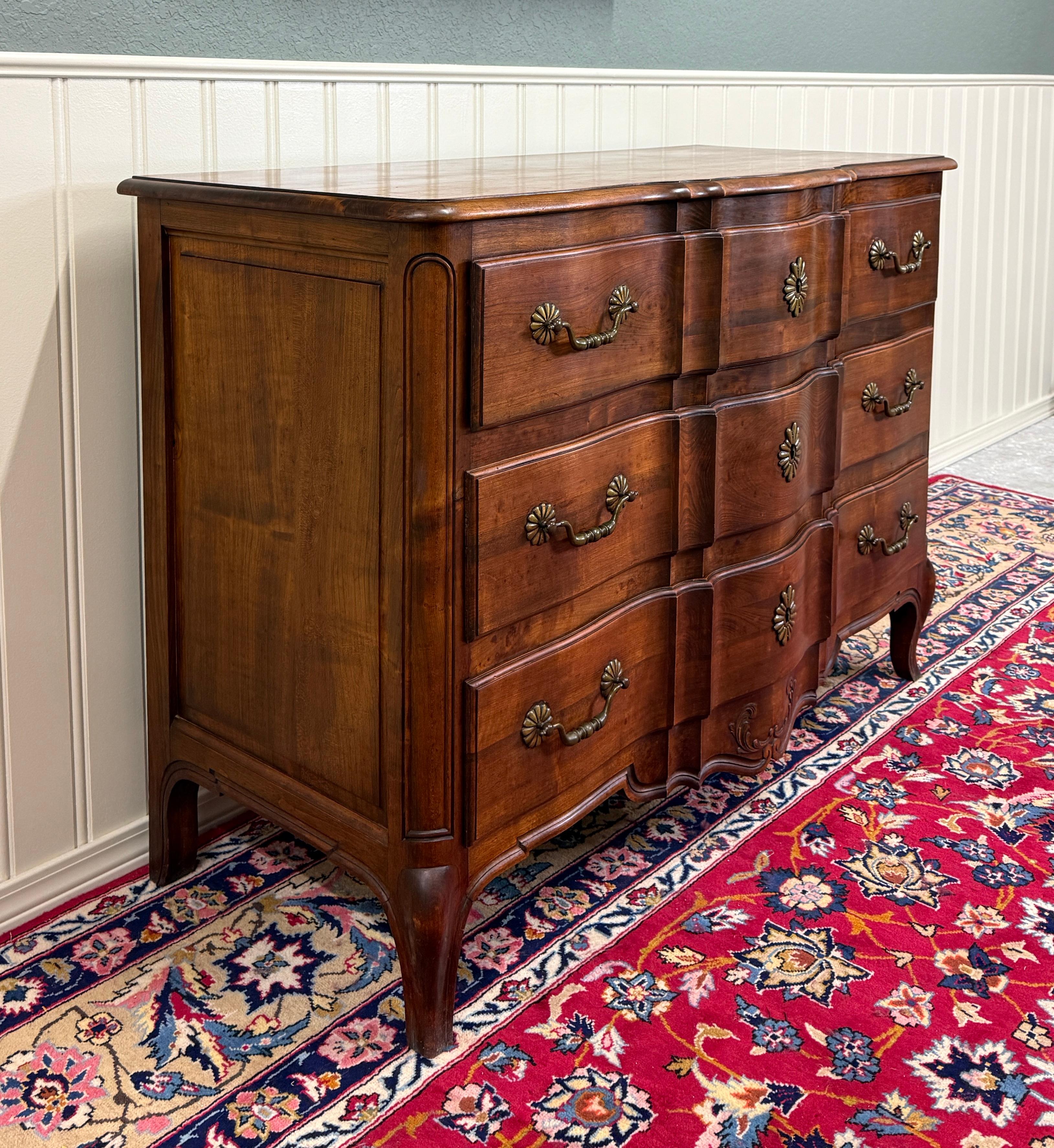 Antique French Chest of Drawers Commode Serpentine Carved Oak Louis XV c.1930s For Sale 4