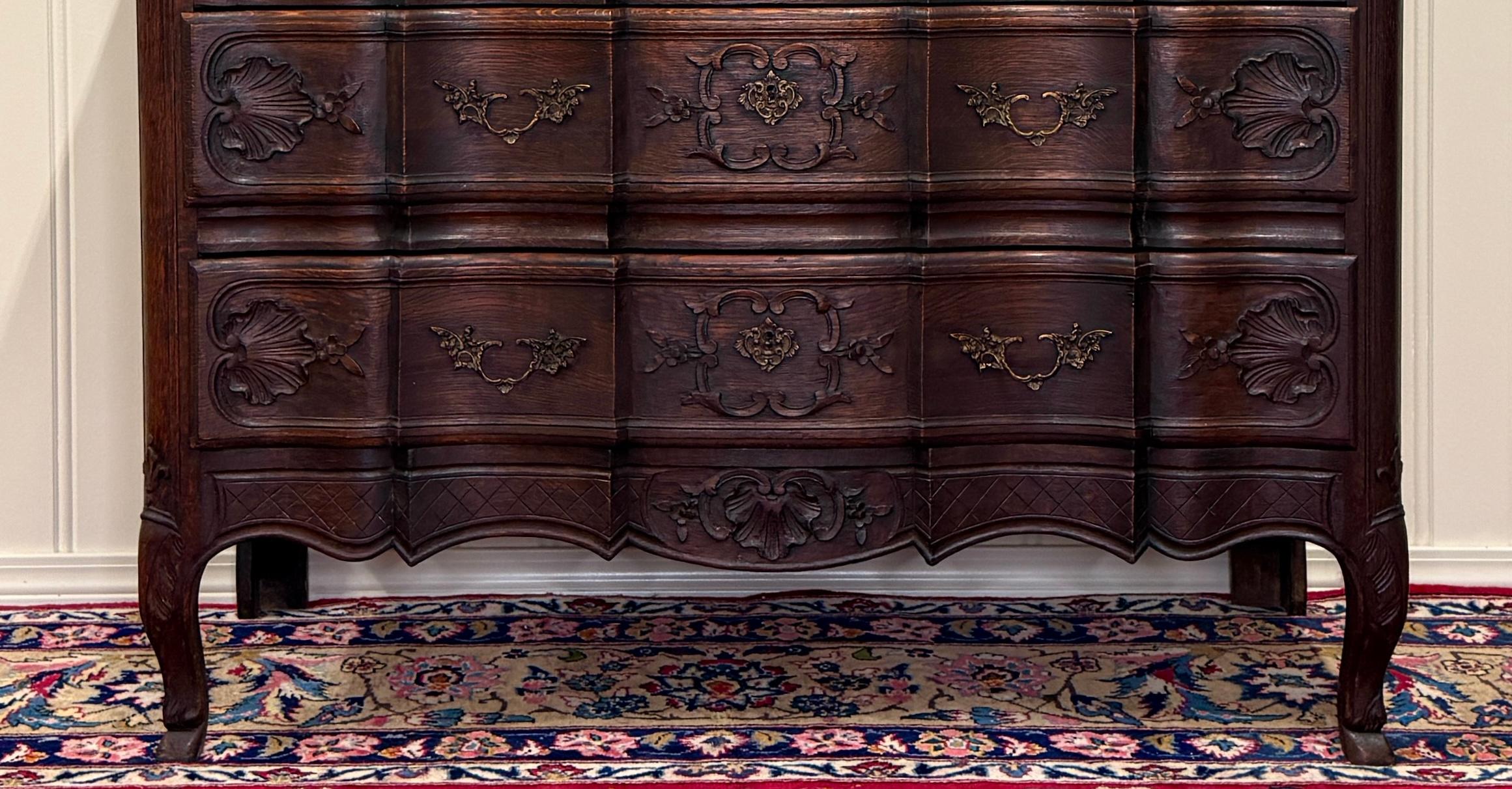 Antique French Cassettiera Commode Serpentine intagliata Oak Louis XV in vendita 3