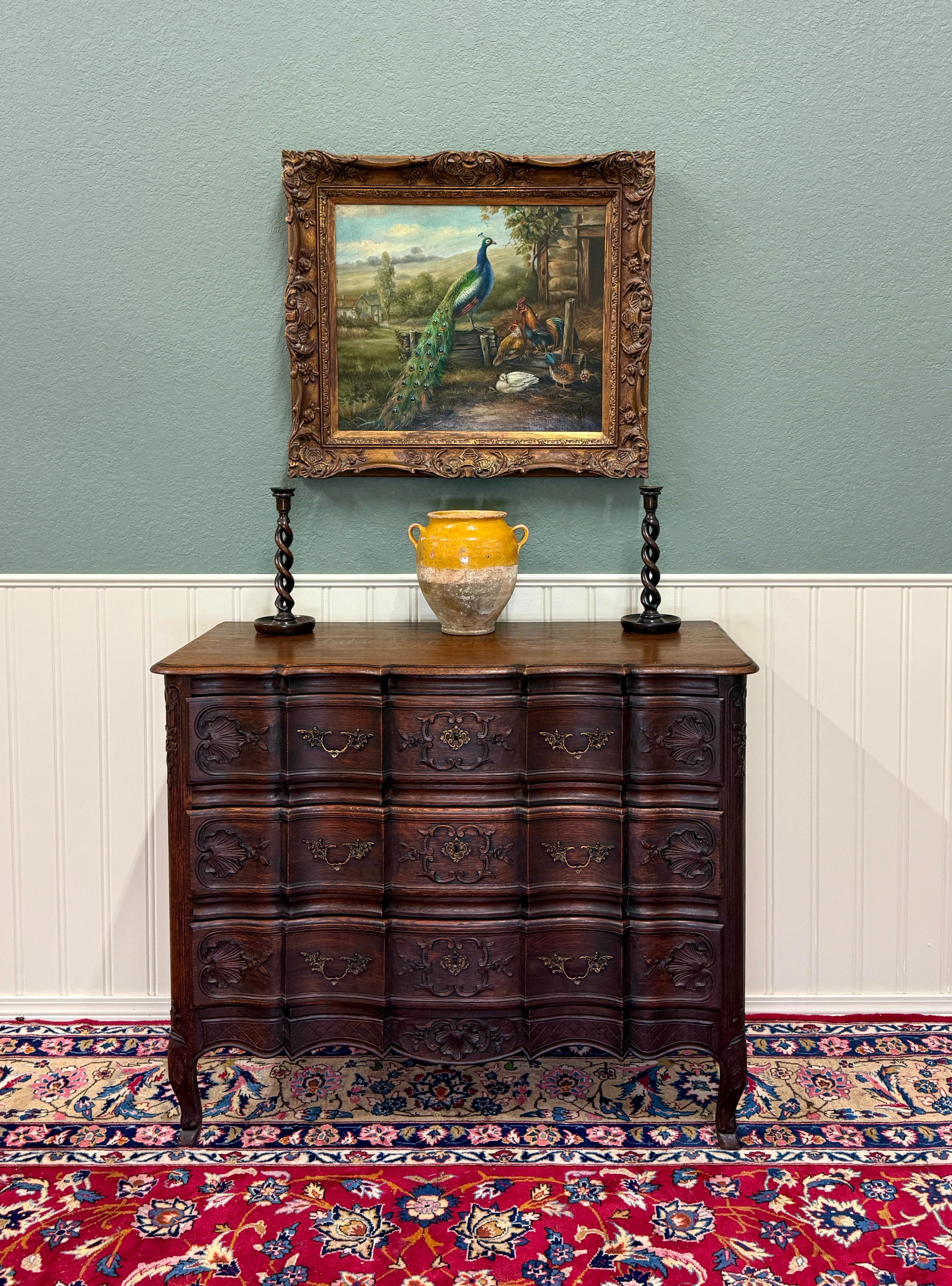 Quercia Antique French Cassettiera Commode Serpentine intagliata Oak Louis XV in vendita