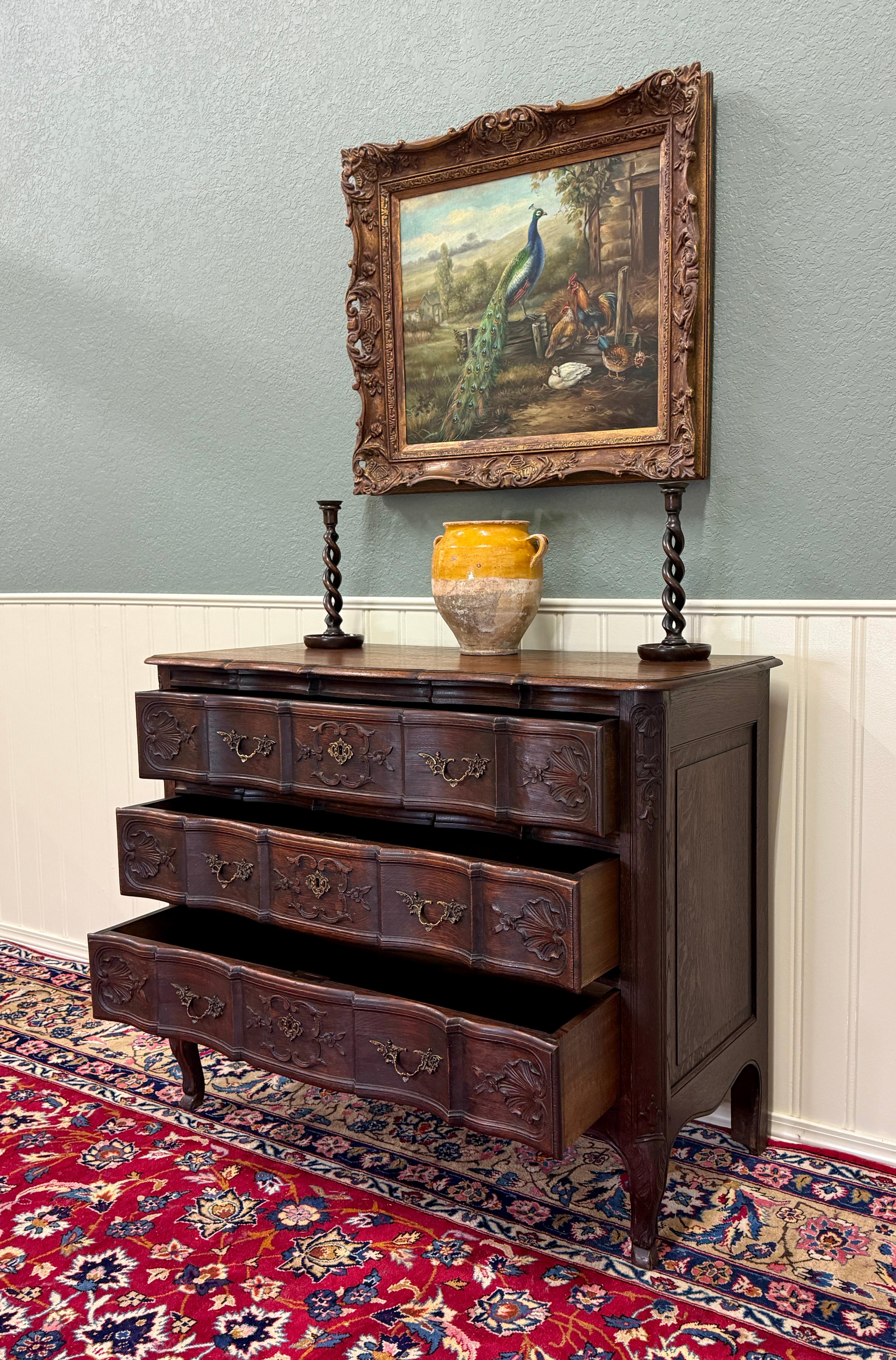 Antique French Cassettiera Commode Serpentine intagliata Oak Louis XV in vendita 1