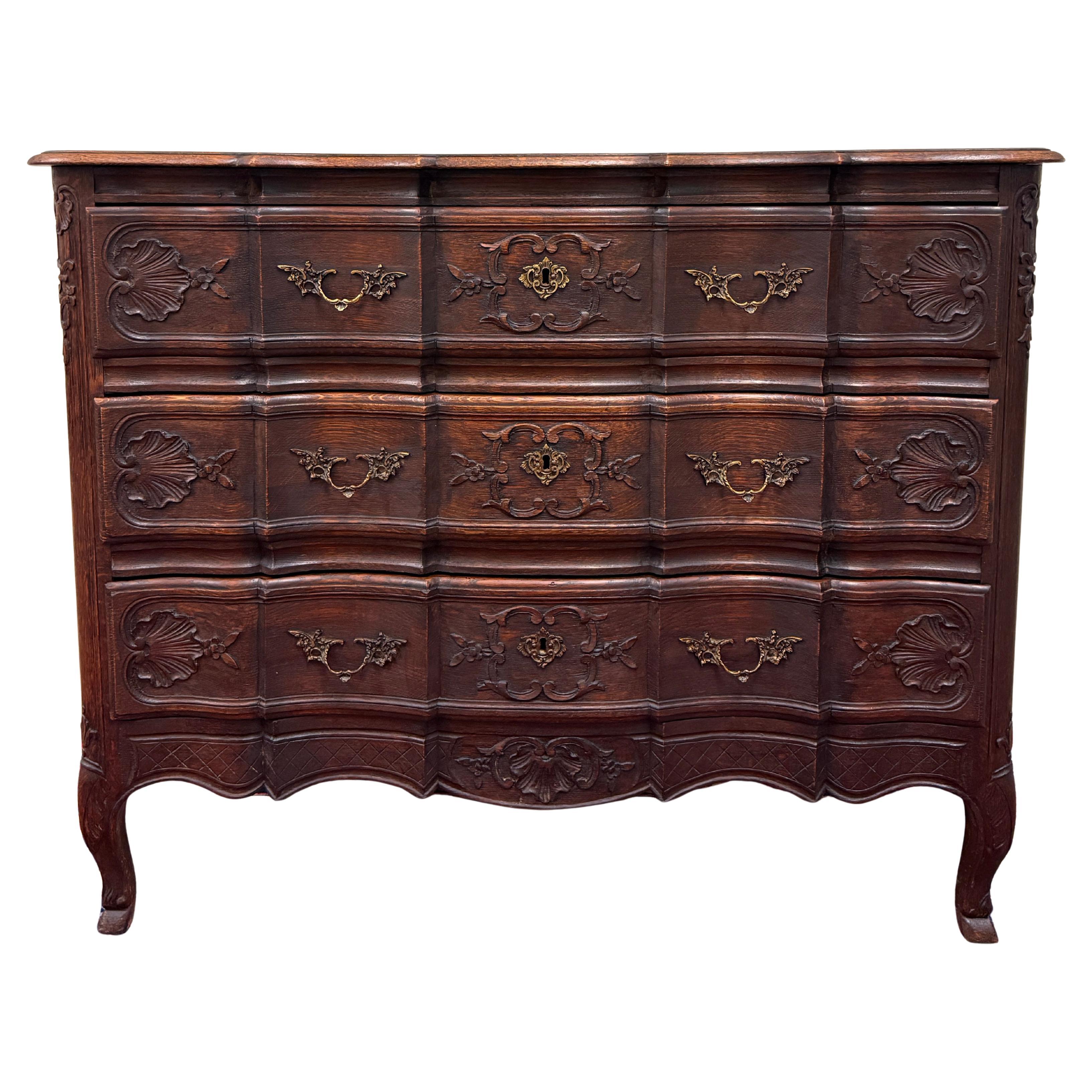 Antique French Cassettiera Commode Serpentine intagliata Oak Louis XV in vendita