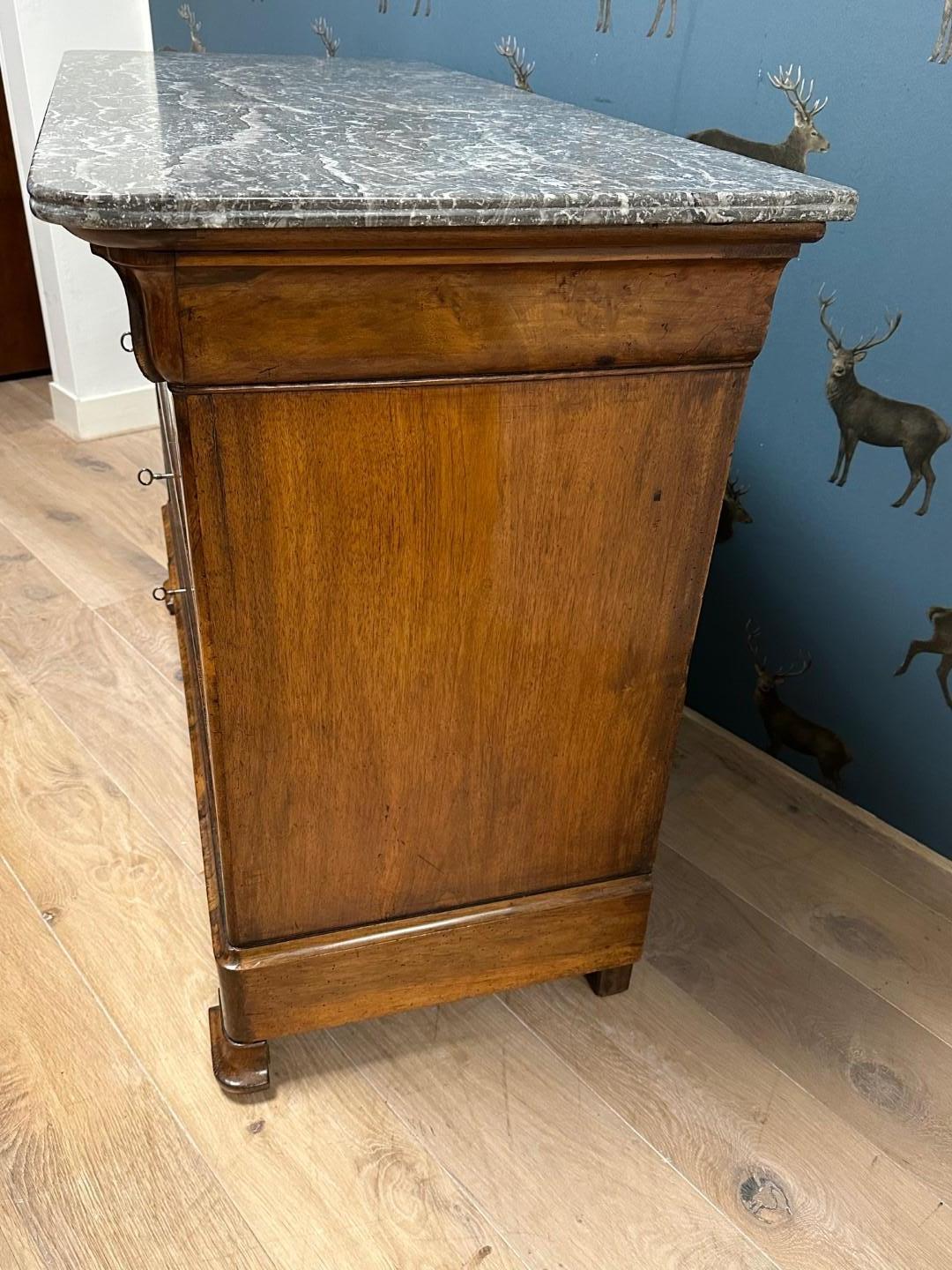 Antique French chest of drawers in burr walnut 1