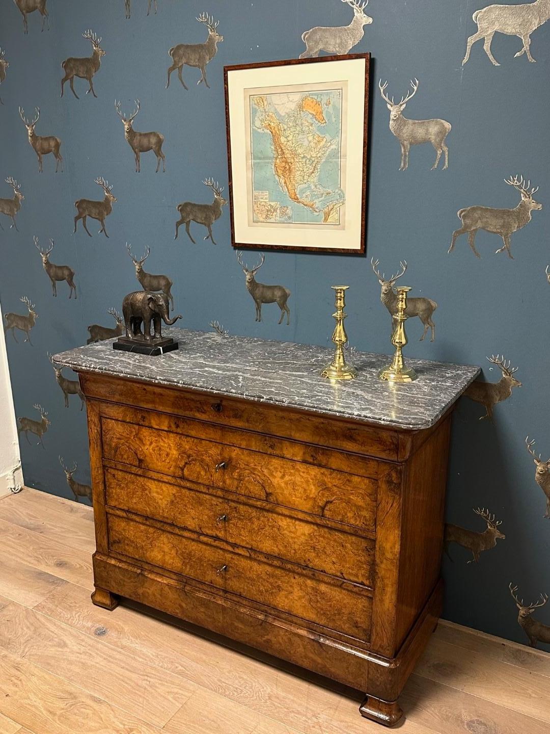 Antique French chest of drawers in burr walnut 3