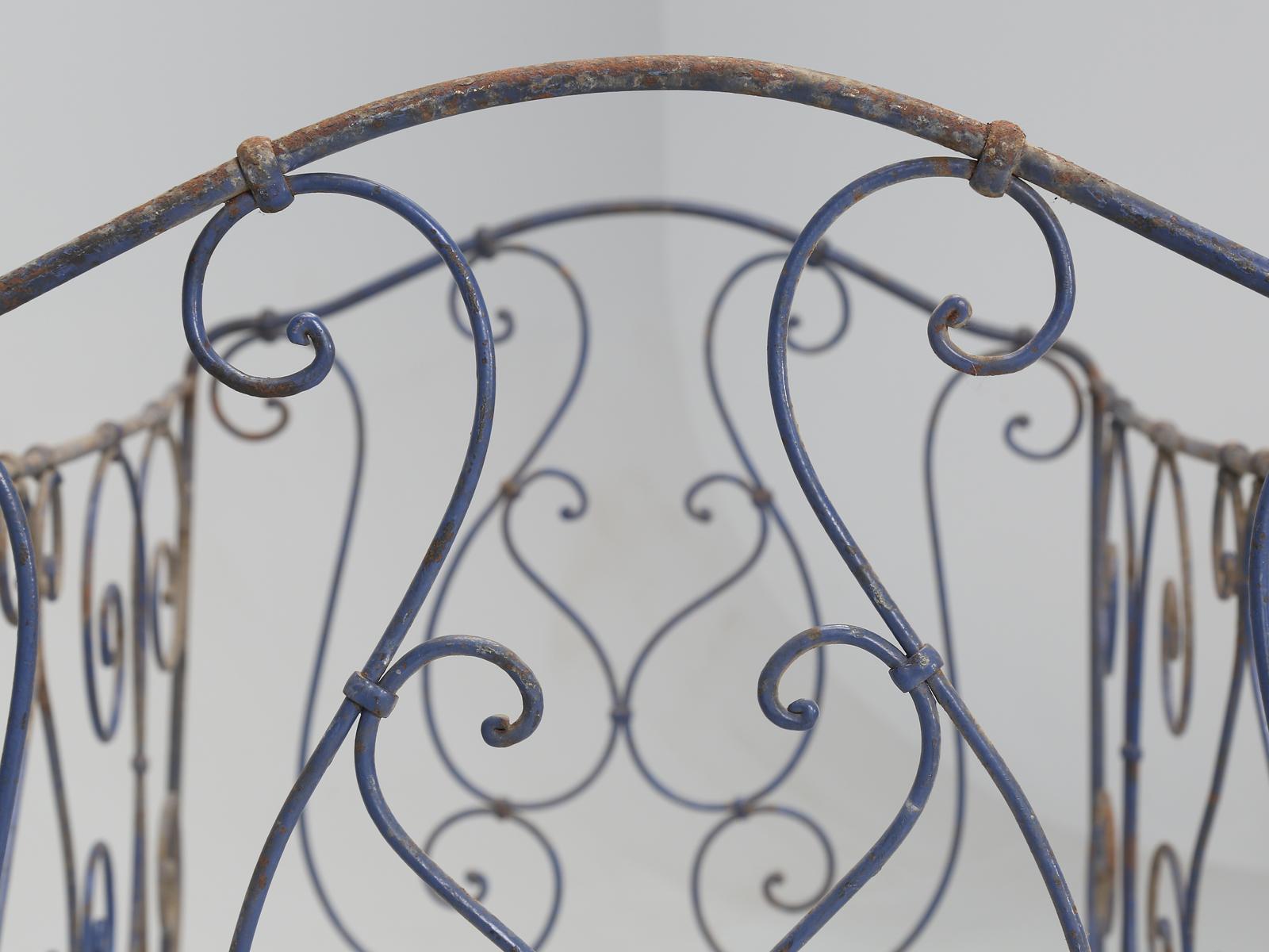 Metal Antique French Child's Bed in Original Paint from Toulouse, France For Sale
