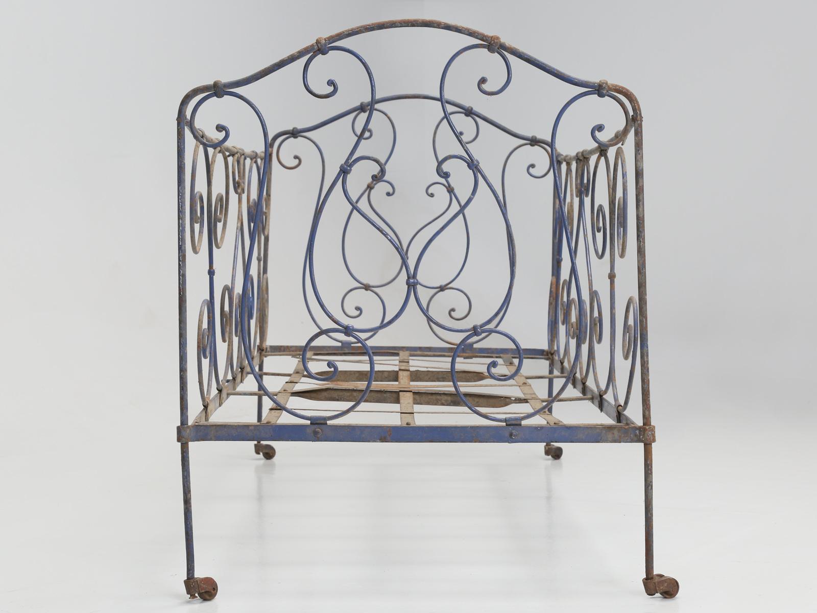 Early 20th Century Antique French Child's Bed in Original Paint from Toulouse, France For Sale