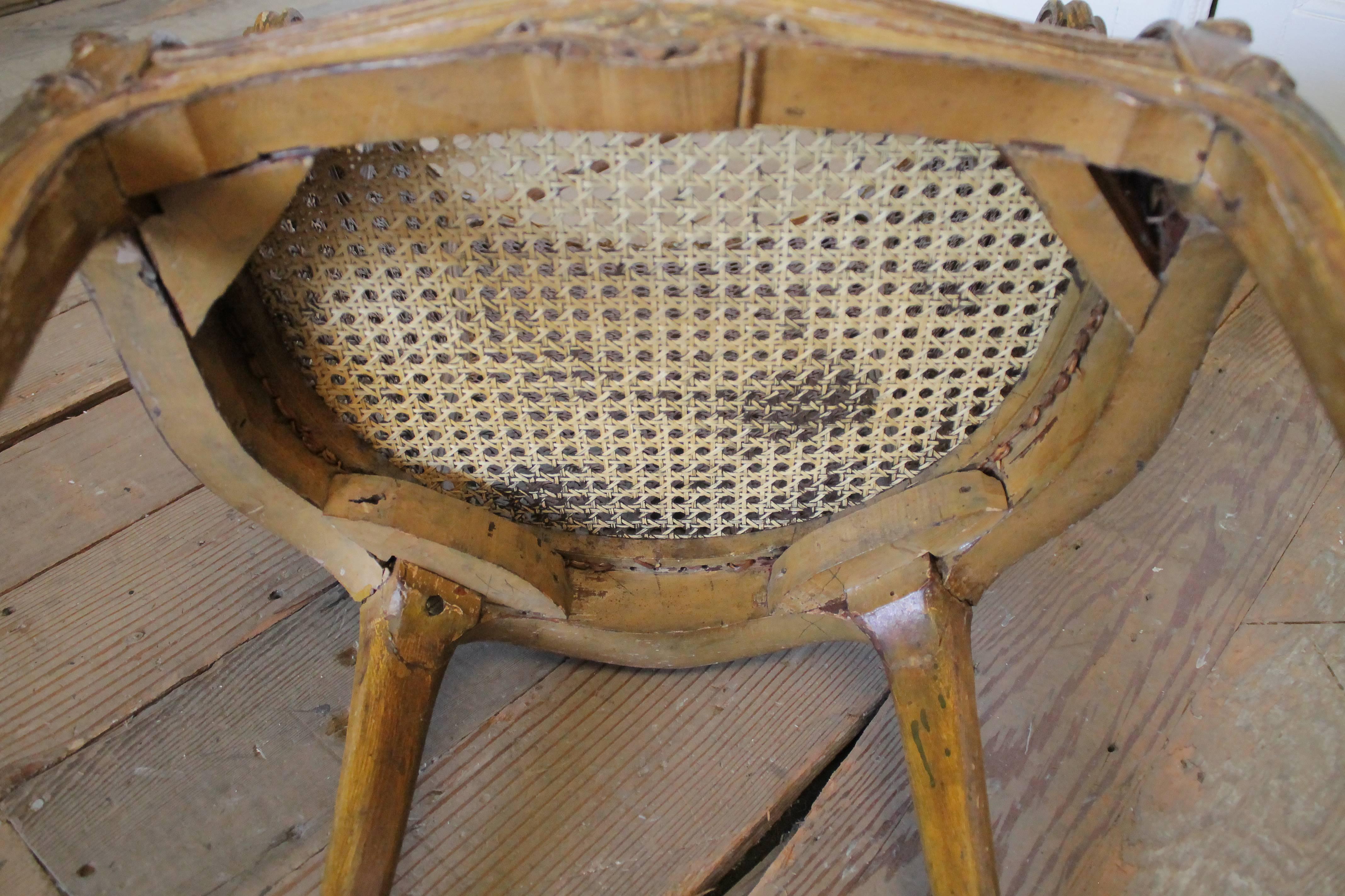 Ancienne chaise à oreilles française pour enfants à dossier canné 7