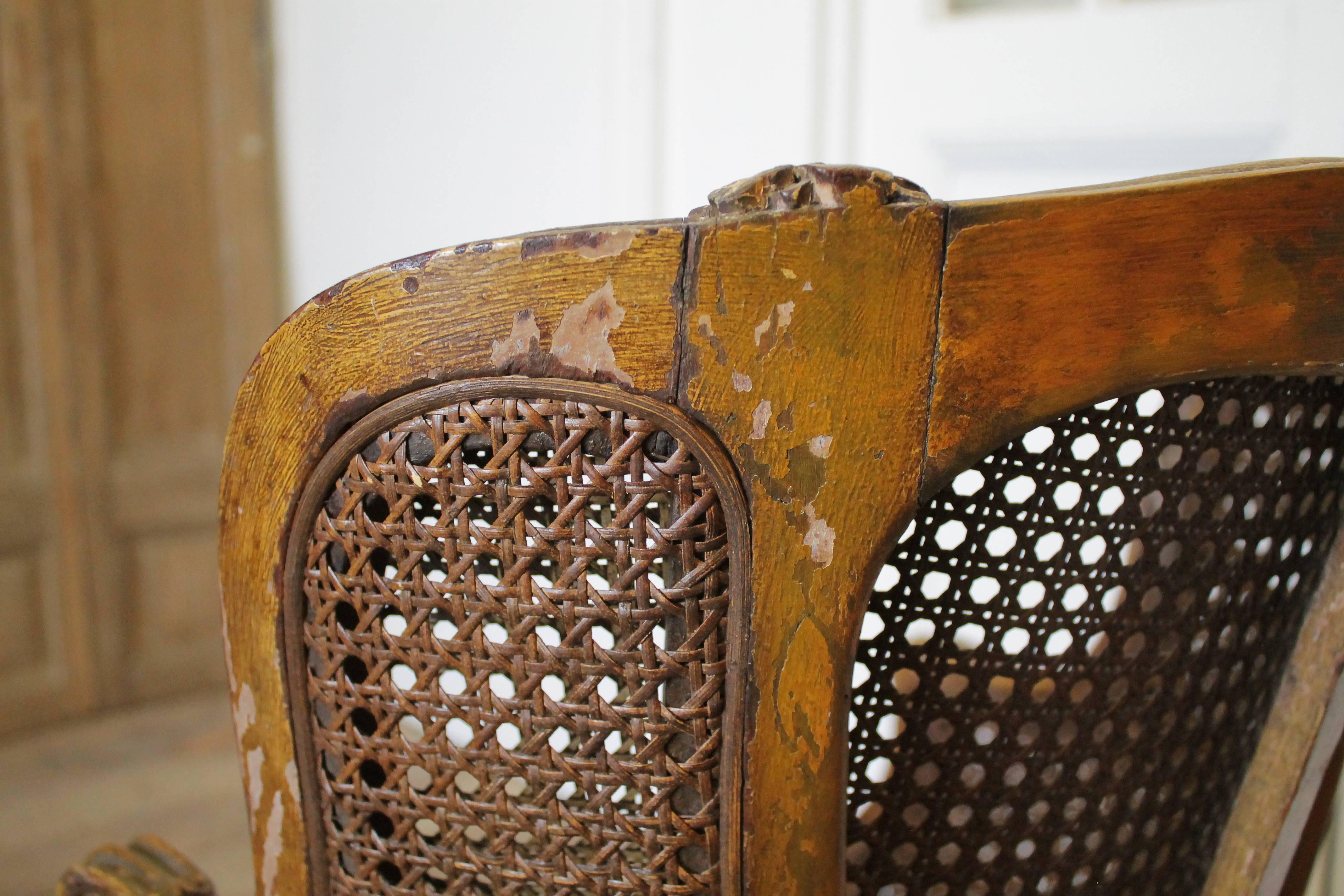 Ancienne chaise à oreilles française pour enfants à dossier canné 8