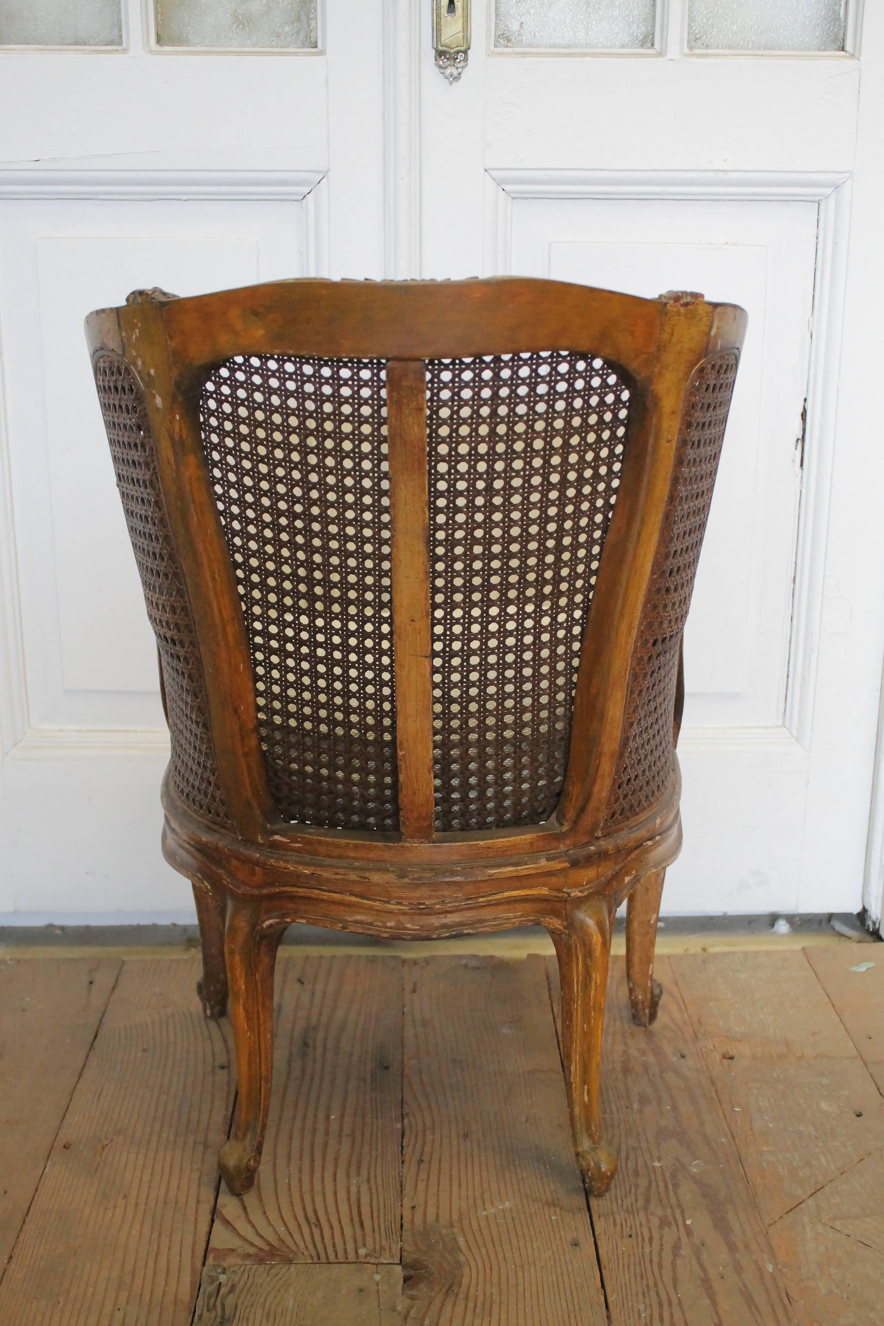 Français Ancienne chaise à oreilles française pour enfants à dossier canné