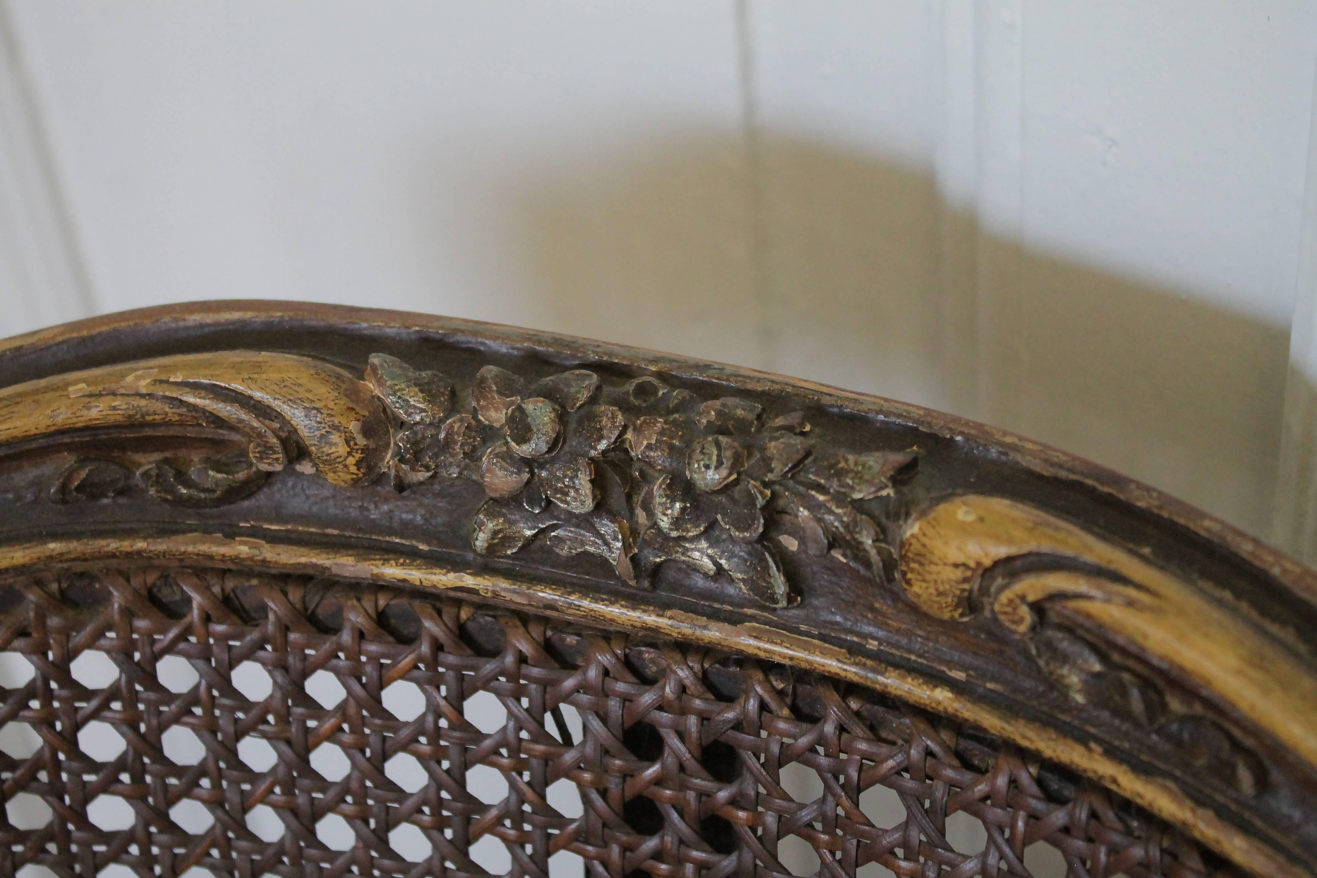 20ième siècle Ancienne chaise à oreilles française pour enfants à dossier canné