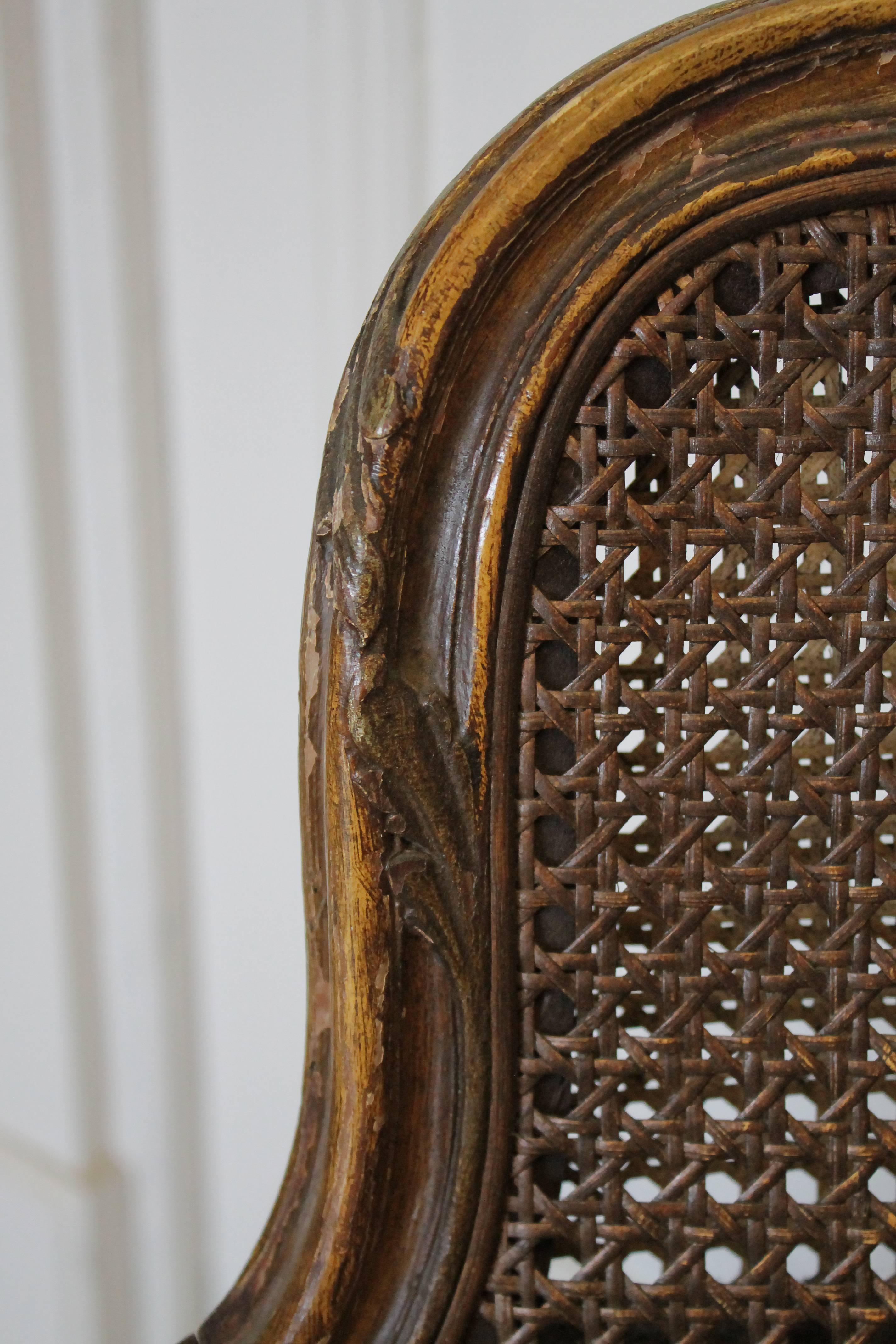 Ancienne chaise à oreilles française pour enfants à dossier canné 1