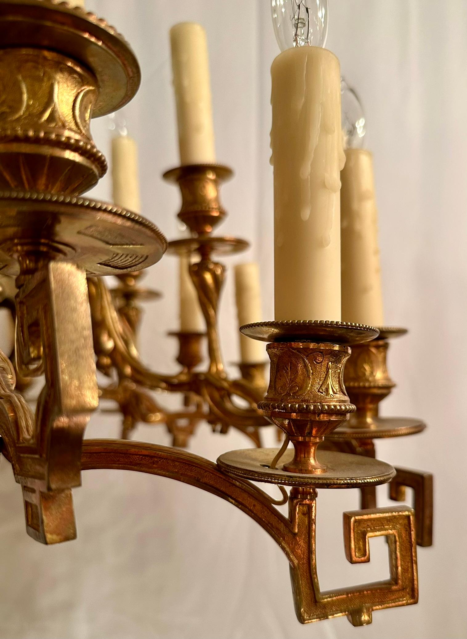 Lustre d' Ore 24 feux de Chinoiserie française ancienne en bronze, vers 1890. Bon état - En vente à New Orleans, LA
