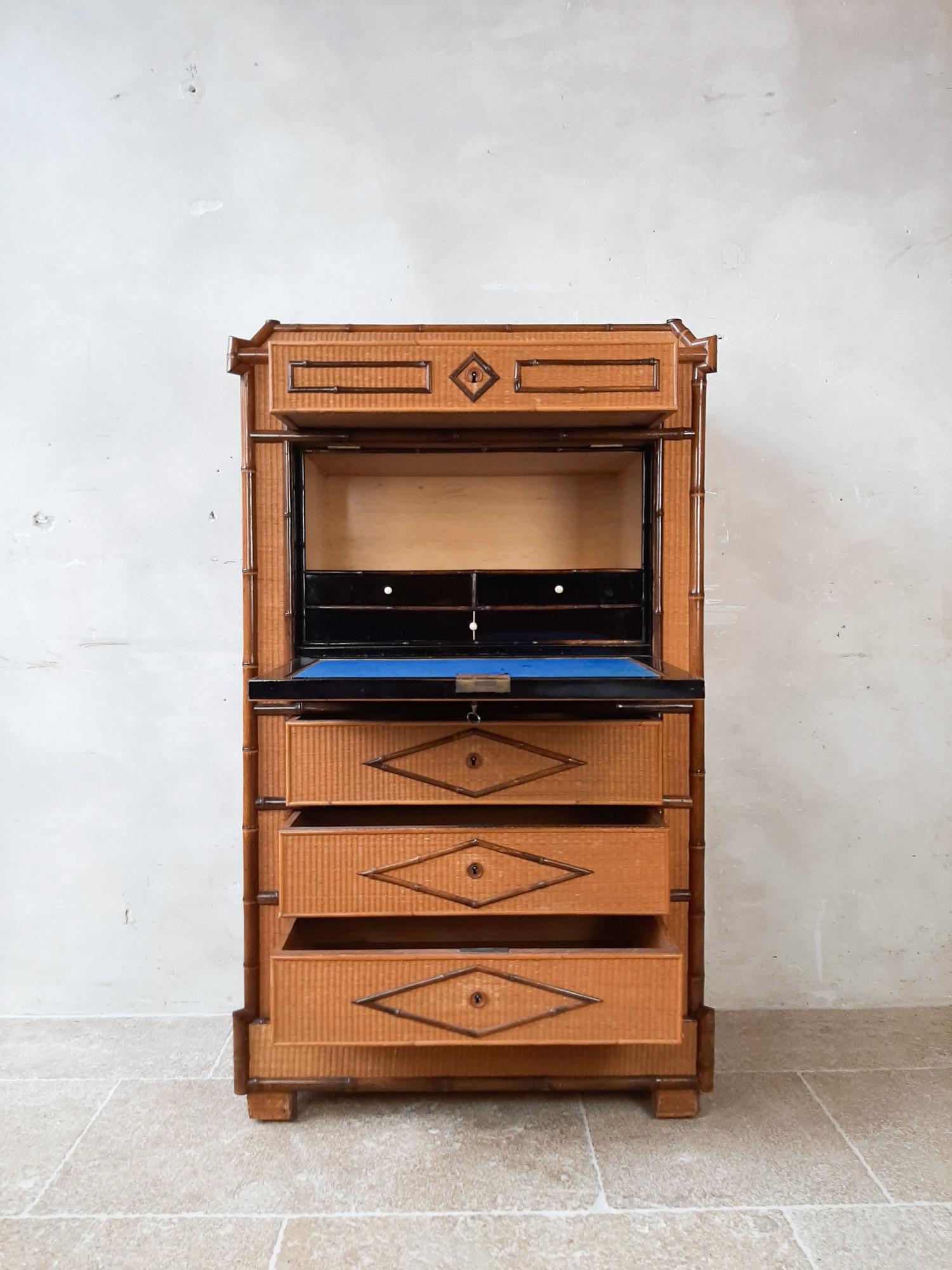 Antique French Chinoiserie Secretaire à abbantant en vente 13