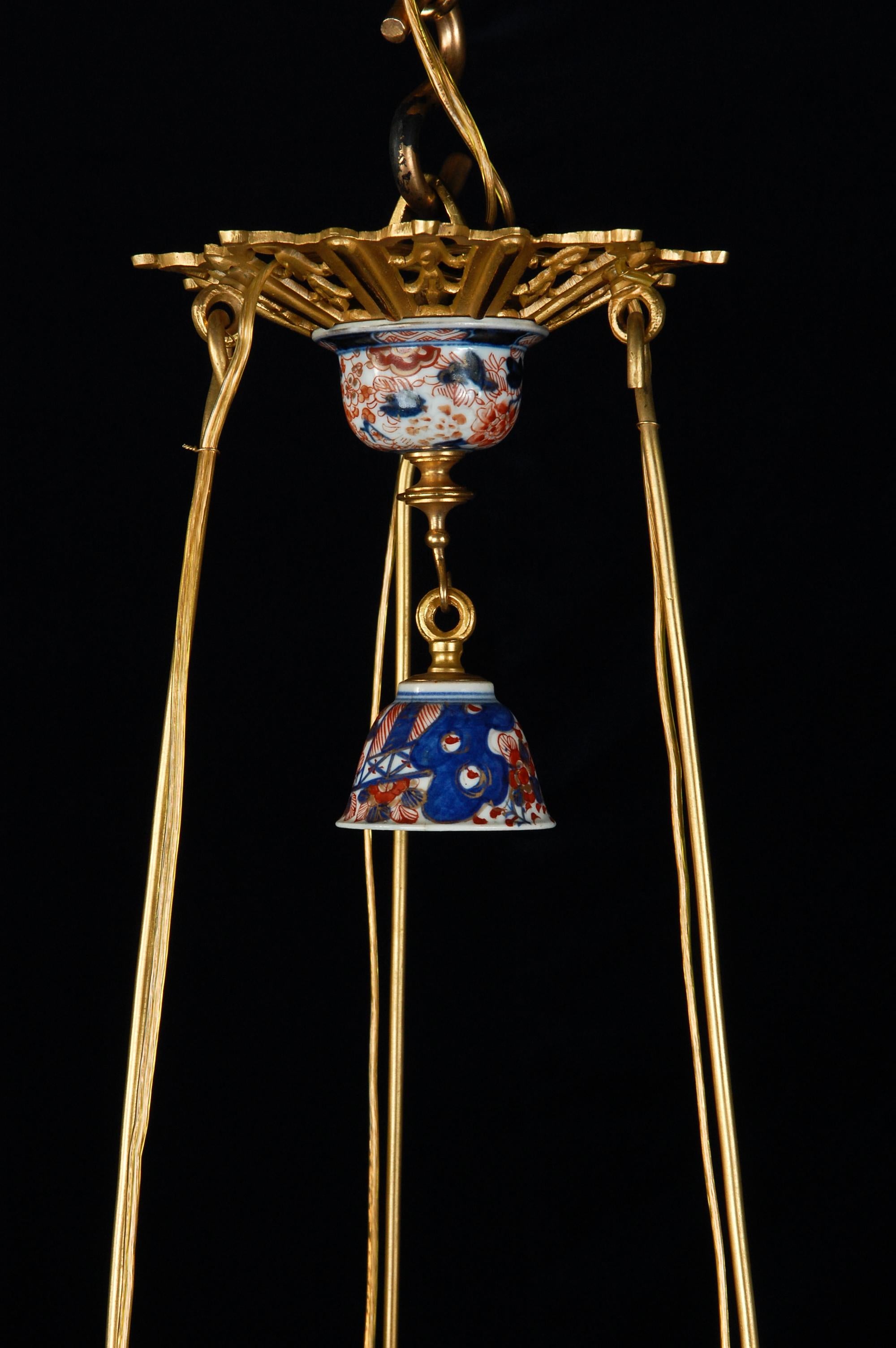 19th Century Antique French Chinoiserie Style Gilt Bronze and Chinese Porcelain Chandelier For Sale