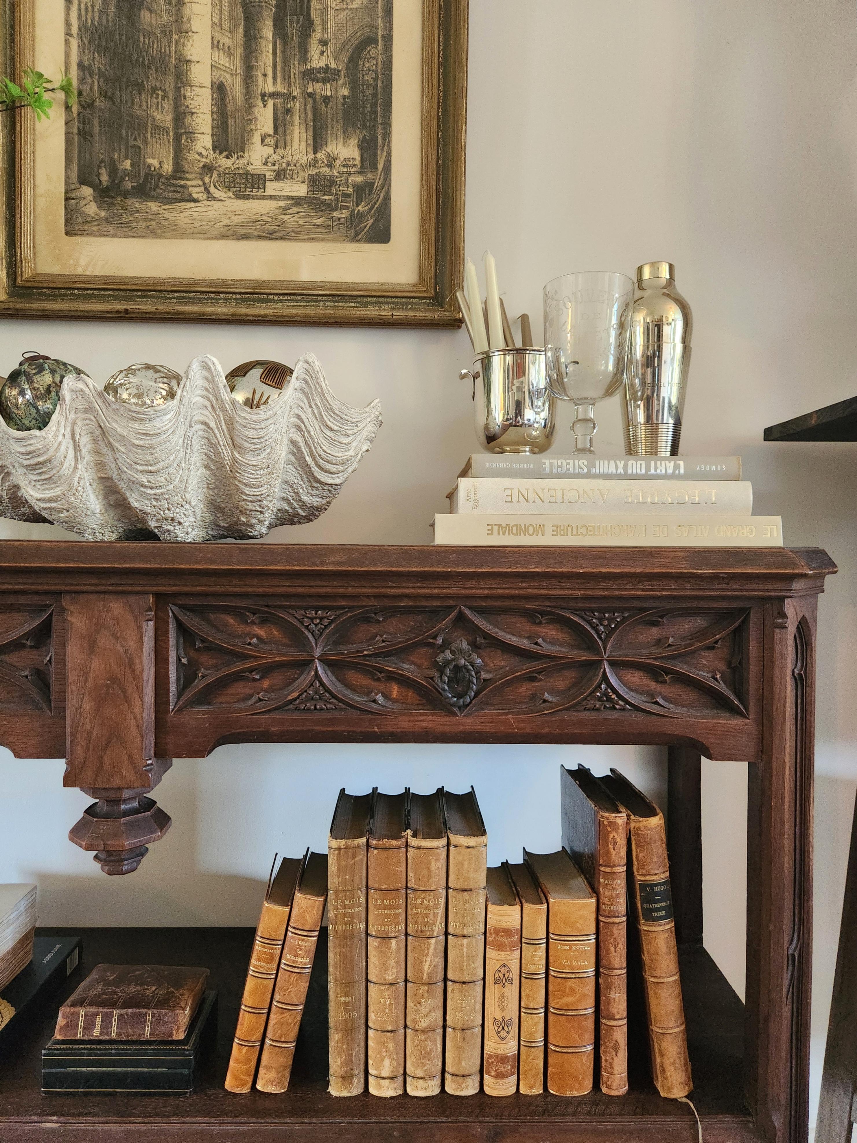 Gothique Antique console d'église française sculptée à la main, 19e siècle en vente