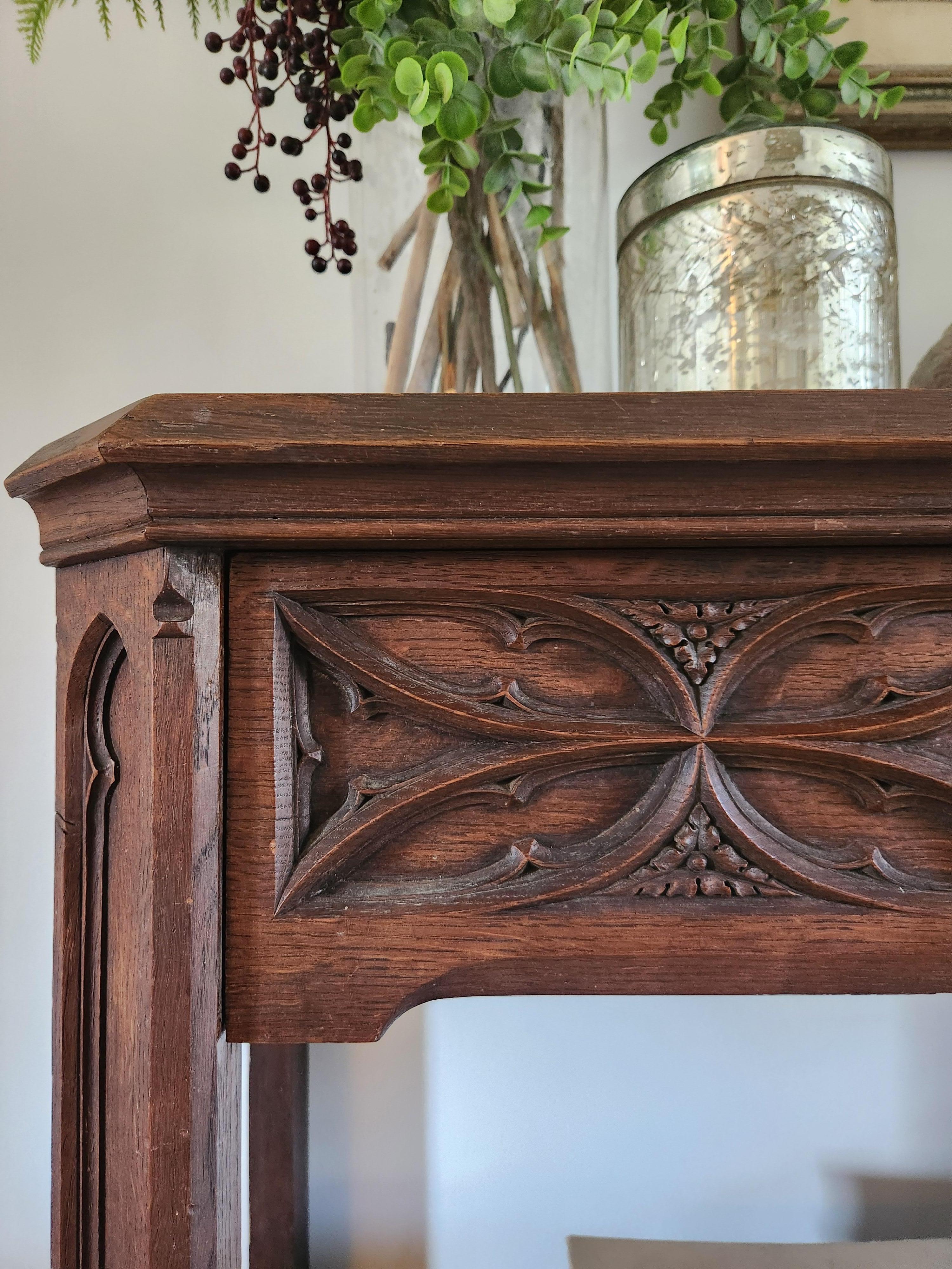 Chêne Antique console d'église française sculptée à la main, 19e siècle en vente