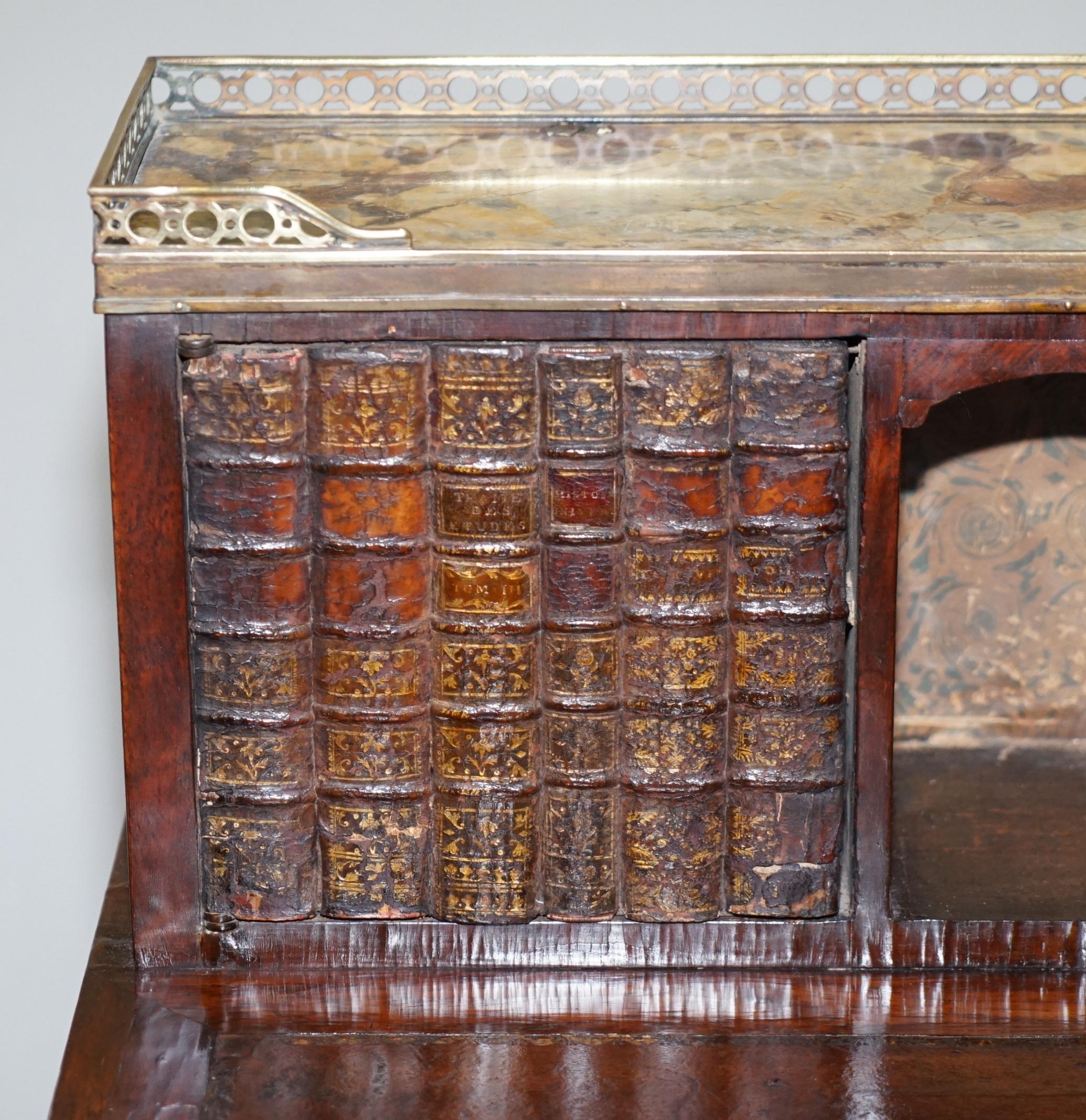 Fait main Antiquité française circa 1870 Bonheur Du Jour Hardwood Marble Desk Bureau Faux Books en vente