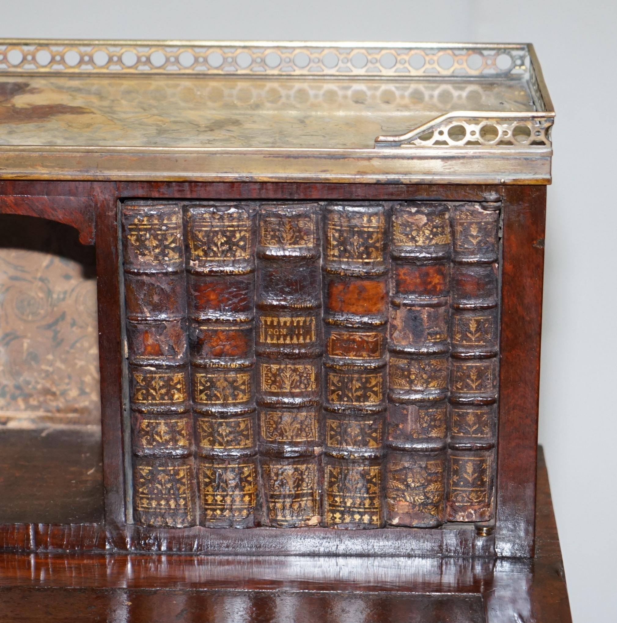 Fin du XIXe siècle Antiquité française circa 1870 Bonheur Du Jour Hardwood Marble Desk Bureau Faux Books en vente