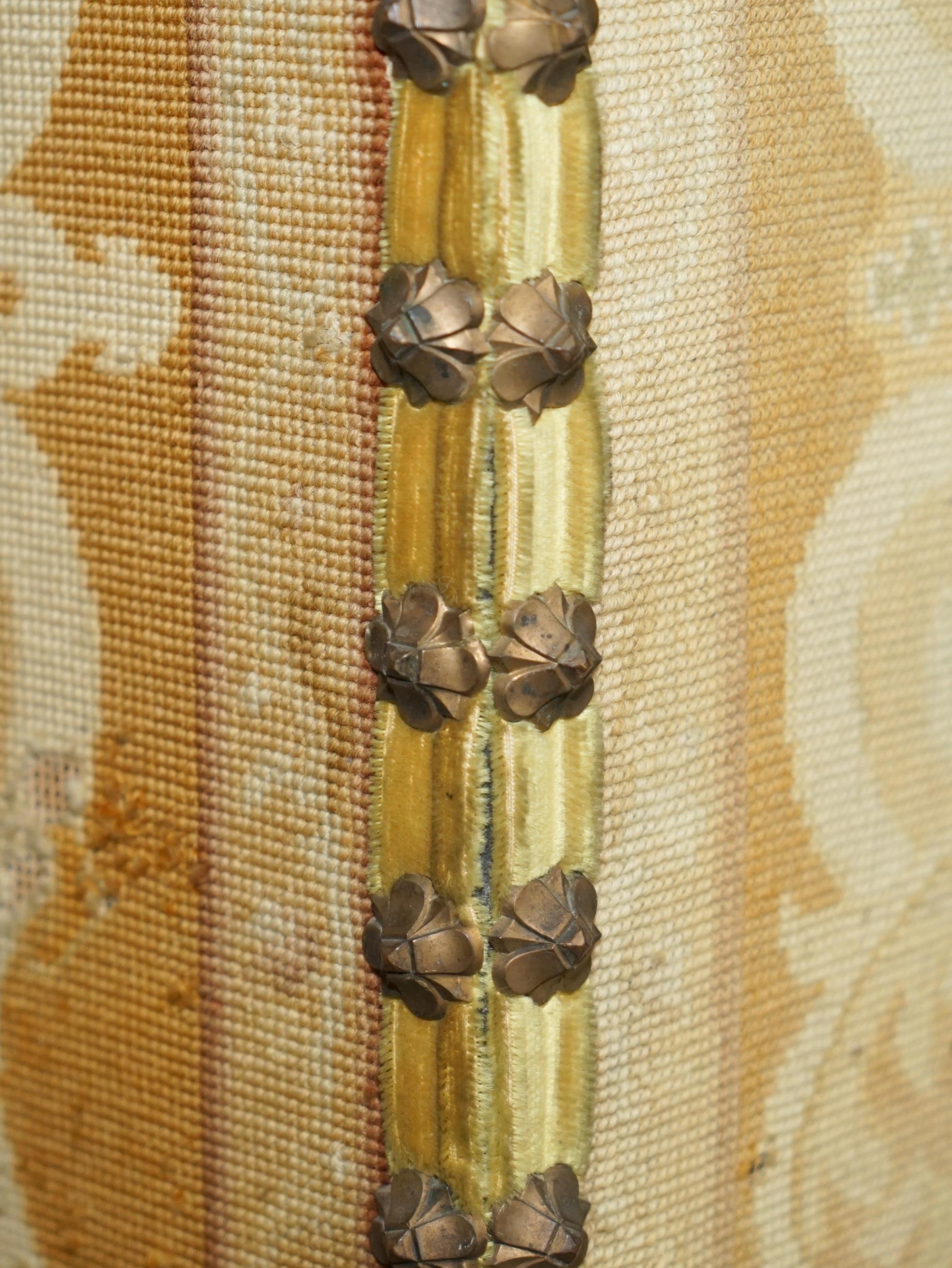 ANTiQUE FRANCAISE CIRCA 1880 ORIGINALE EN LINGE FLORAL EN HABILLEMENT BROSSÉ en vente 2