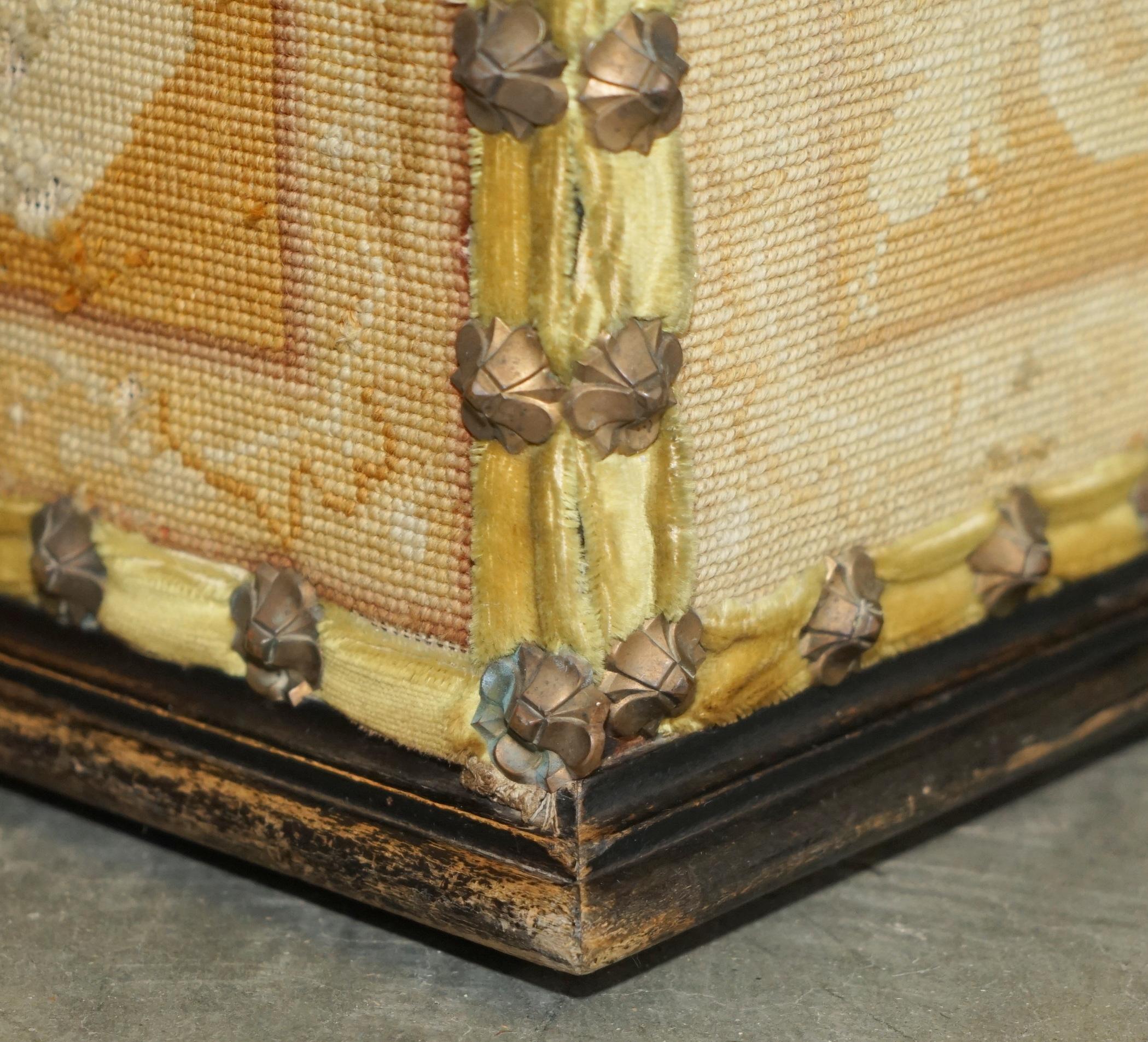 ANTiQUE FRANCAISE CIRCA 1880 ORIGINALE EN LINGE FLORAL EN HABILLEMENT BROSSÉ en vente 3