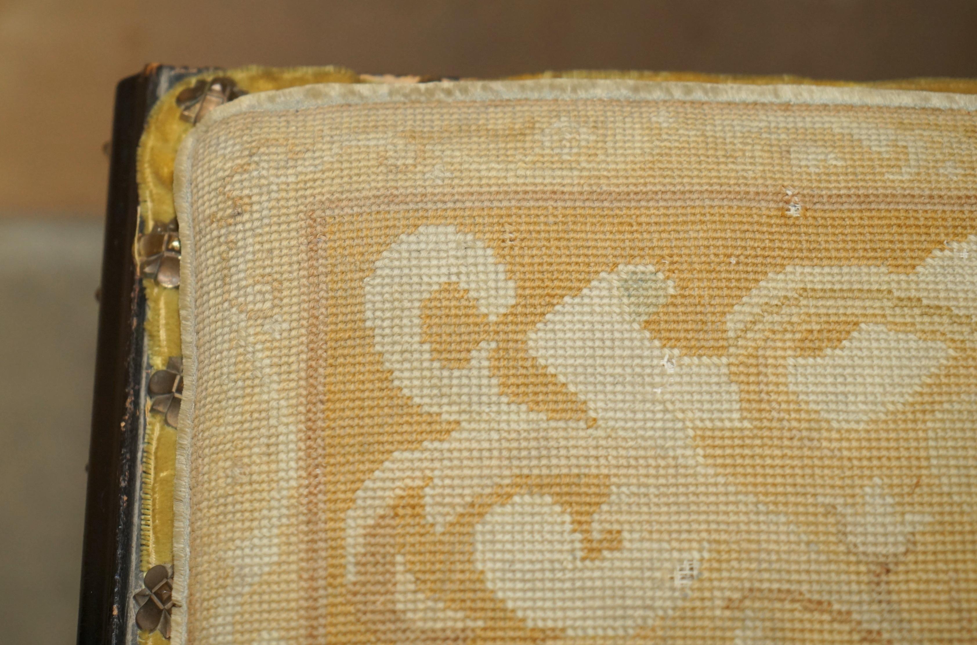 ANTiQUE FRANCAISE CIRCA 1880 ORIGINALE EN LINGE FLORAL EN HABILLEMENT BROSSÉ en vente 5