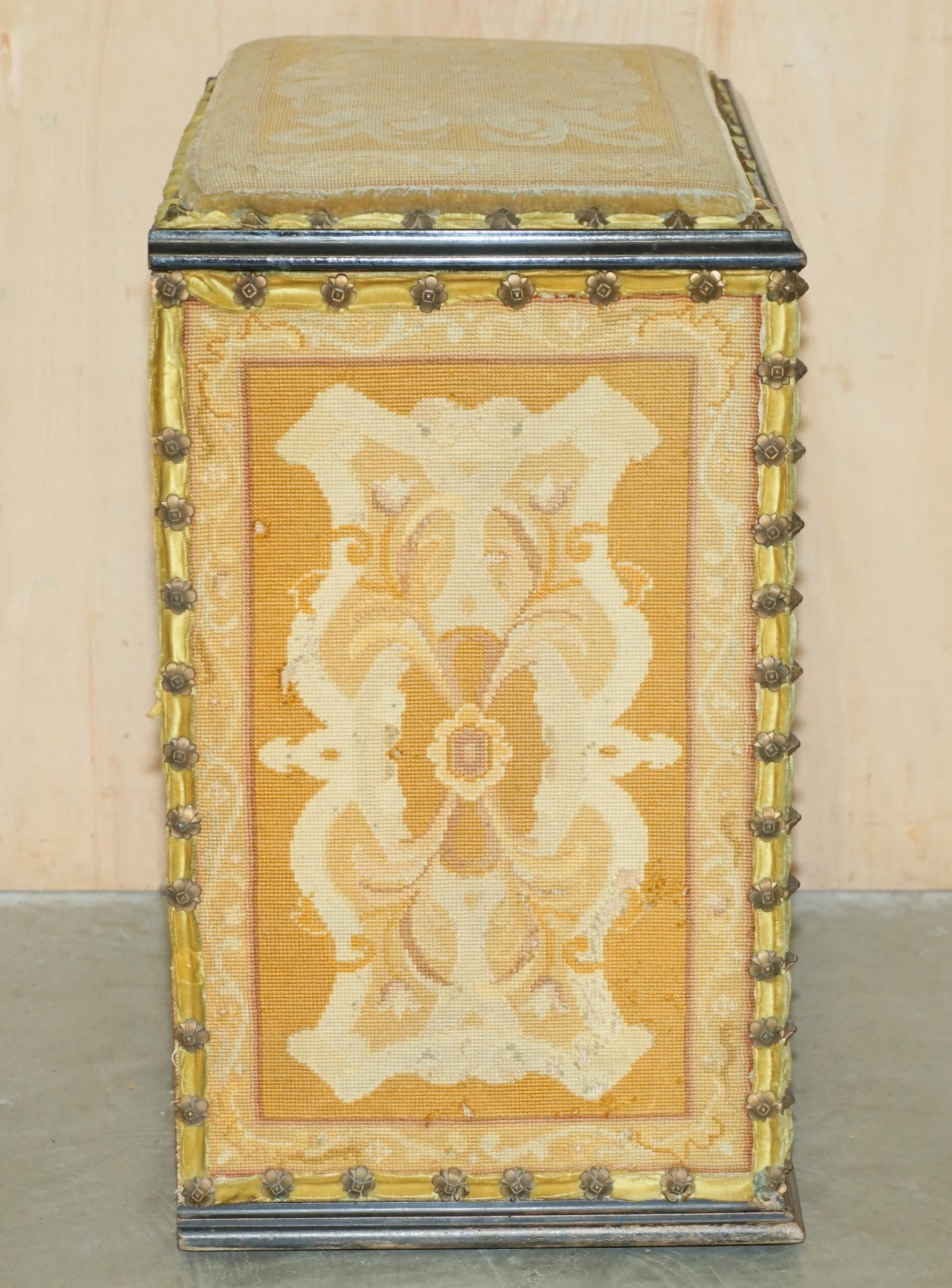 ANTiQUE FRANCAISE CIRCA 1880 ORIGINALE EN LINGE FLORAL EN HABILLEMENT BROSSÉ en vente 6