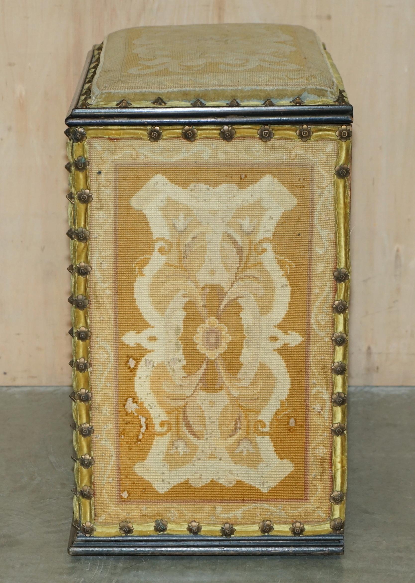 ANTiQUE FRANCAISE CIRCA 1880 ORIGINALE EN LINGE FLORAL EN HABILLEMENT BROSSÉ en vente 8