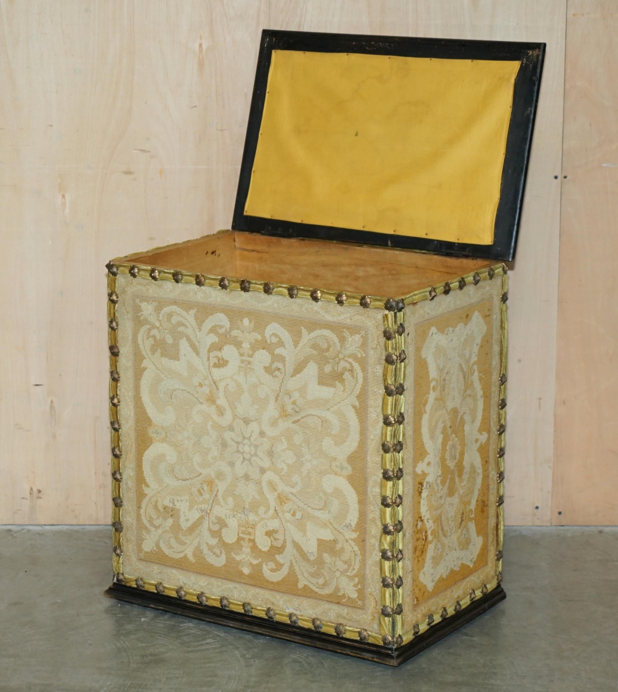 ANTiQUE FRANCAISE CIRCA 1880 ORIGINALE EN LINGE FLORAL EN HABILLEMENT BROSSÉ en vente 9