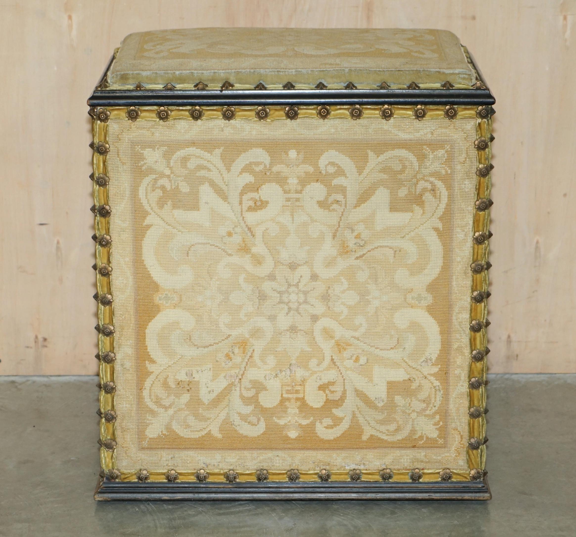 Apogée victorien ANTiQUE FRANCAISE CIRCA 1880 ORIGINALE EN LINGE FLORAL EN HABILLEMENT BROSSÉ en vente