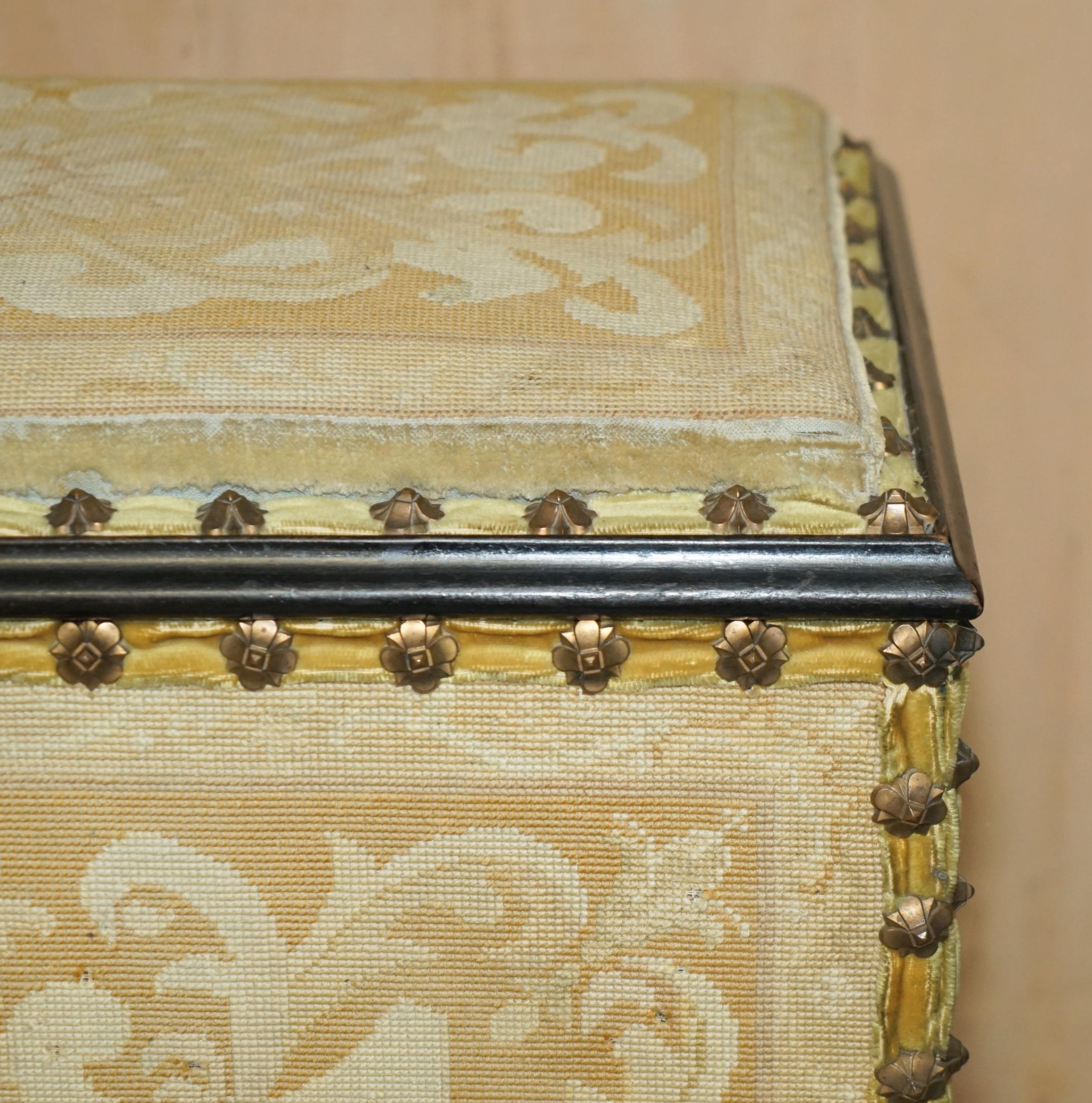 ANTiQUE FRANCAISE CIRCA 1880 ORIGINALE EN LINGE FLORAL EN HABILLEMENT BROSSÉ Bon état - En vente à West Sussex, Pulborough