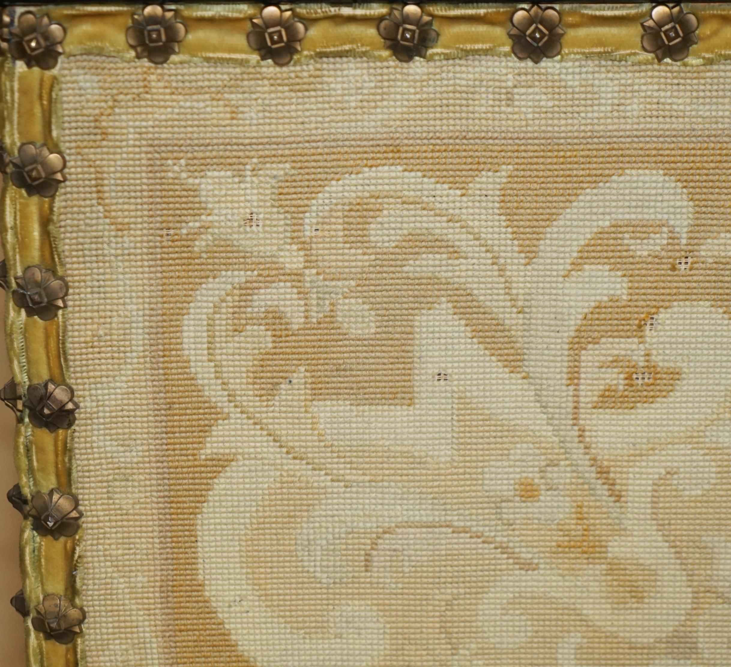 Tissu d'ameublement ANTiQUE FRANCAISE CIRCA 1880 ORIGINALE EN LINGE FLORAL EN HABILLEMENT BROSSÉ en vente