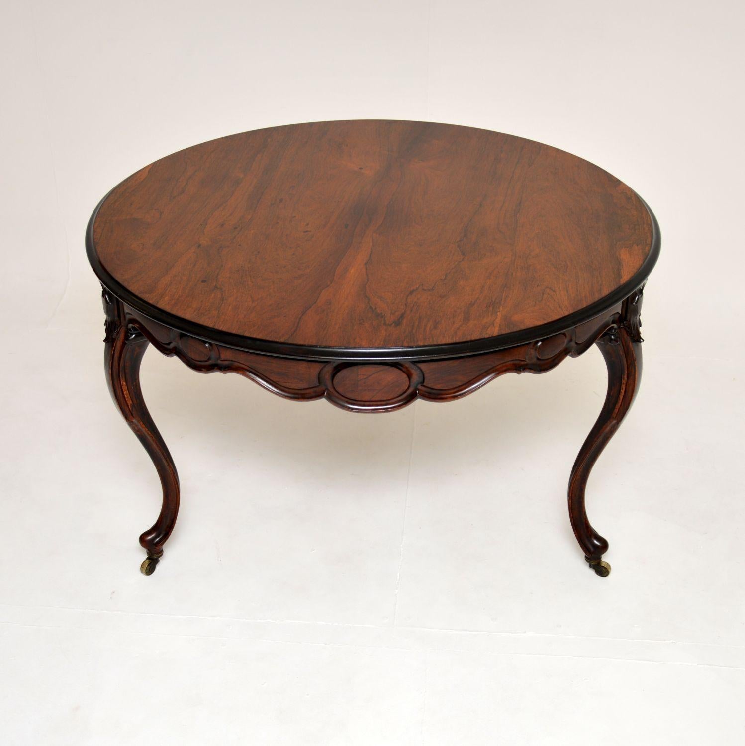 A beautiful and quite unusual antique French circular dining table. This dates from around the 1850-1870 period.

It is of outstanding quality and has a beautiful design. It sits on three beautifully carved solid legs, meaning that it can seat six