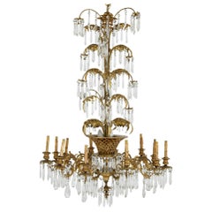 Lustre à douze lumières en verre clair taillé et bronze doré d'Antiquité française