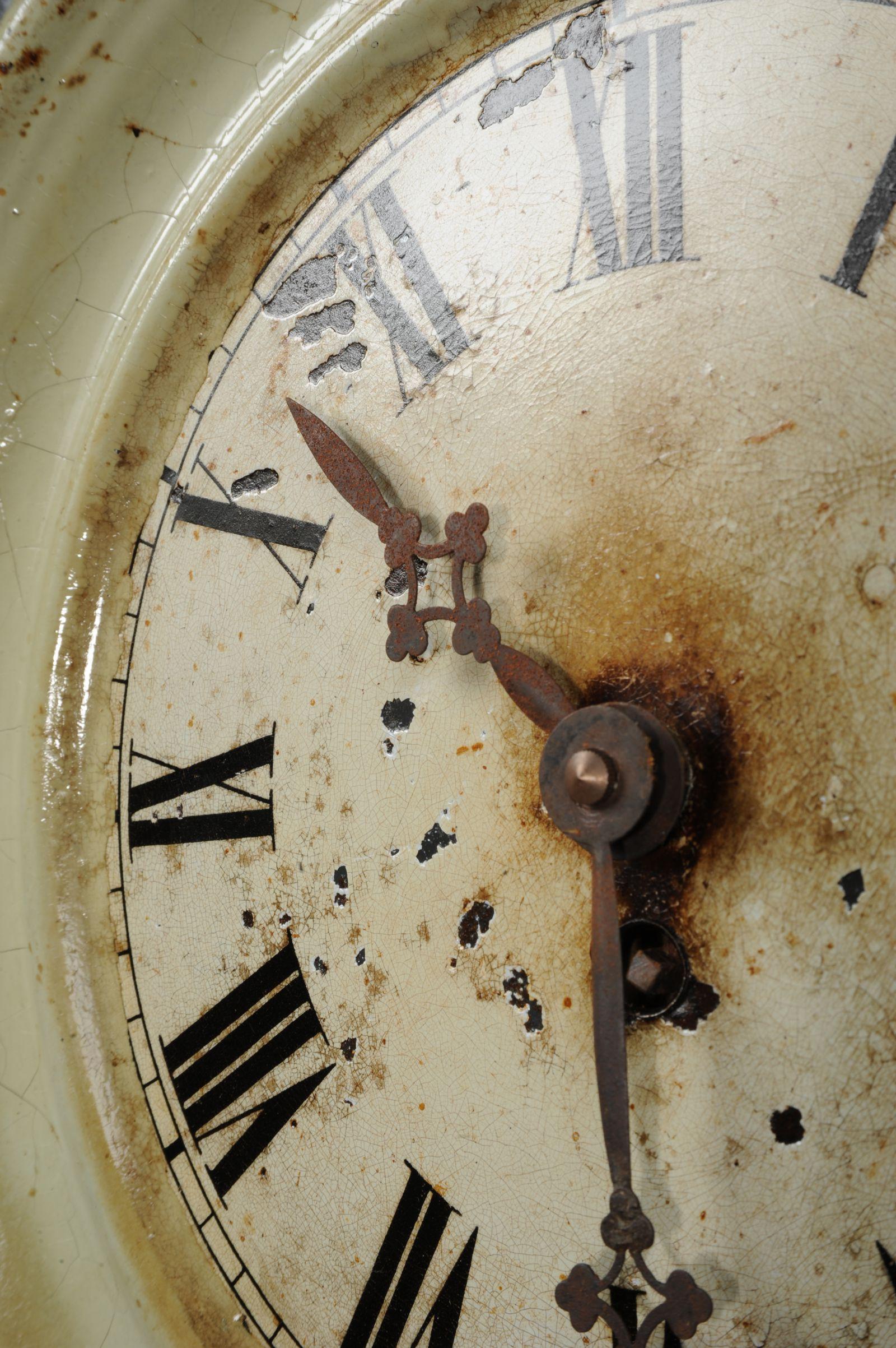 Antike französische Uhr Zifferblatt von Japy Frères Industrial Voll funktionsfähig im Zustand „Starke Gebrauchsspuren“ im Angebot in Belper, Derbyshire